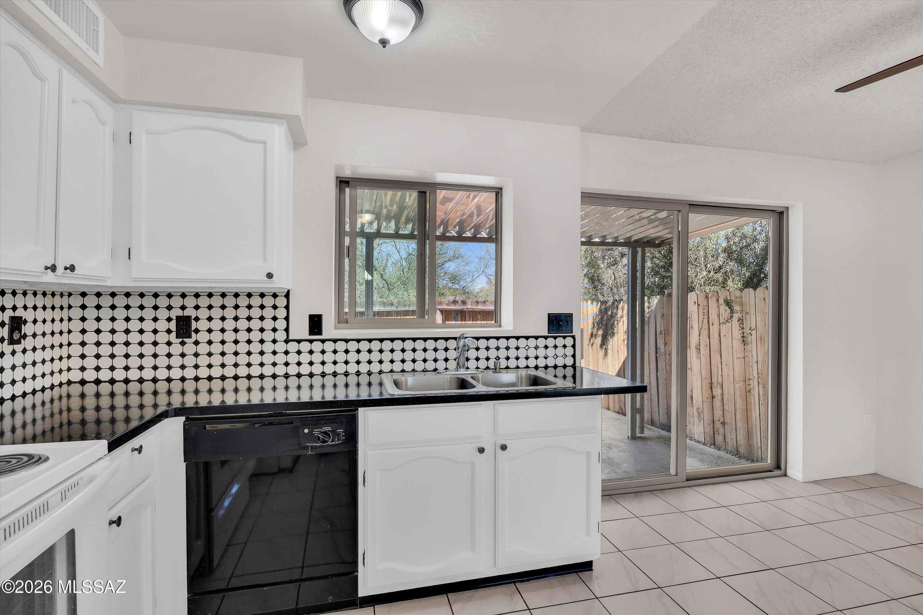 4961 E Bellevue Street