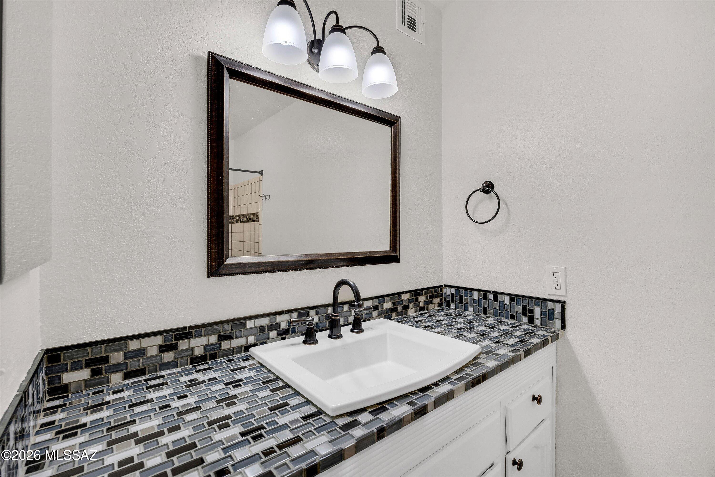 4961 E Bellevue Street