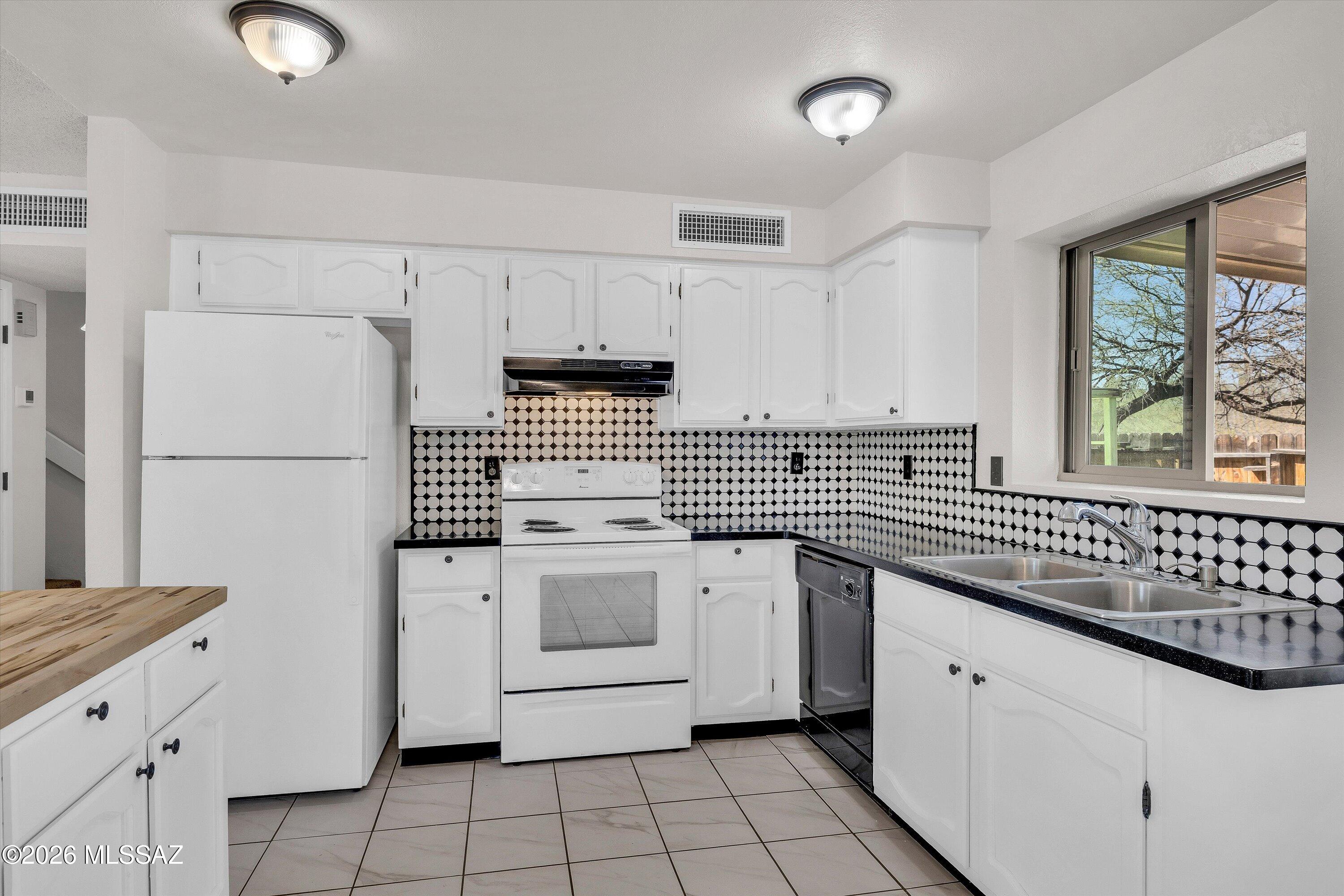 4961 E Bellevue Street