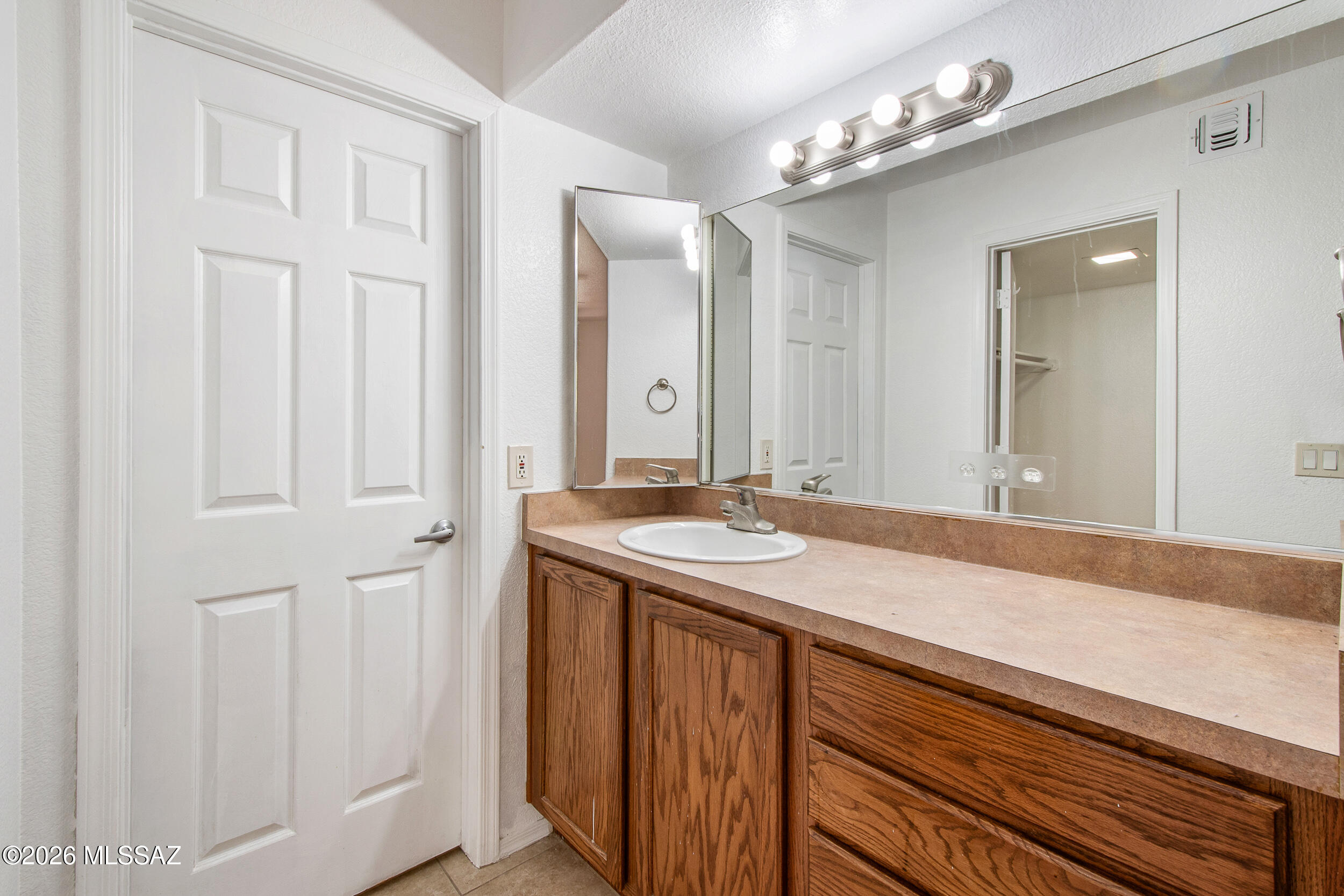 5855 N Kolb Road 6103