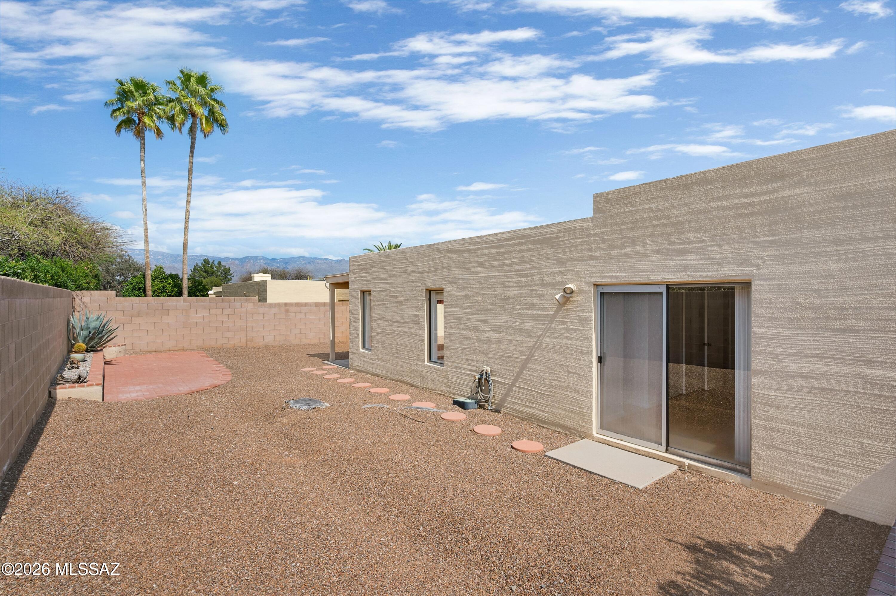 1897 N Fountain Park Drive