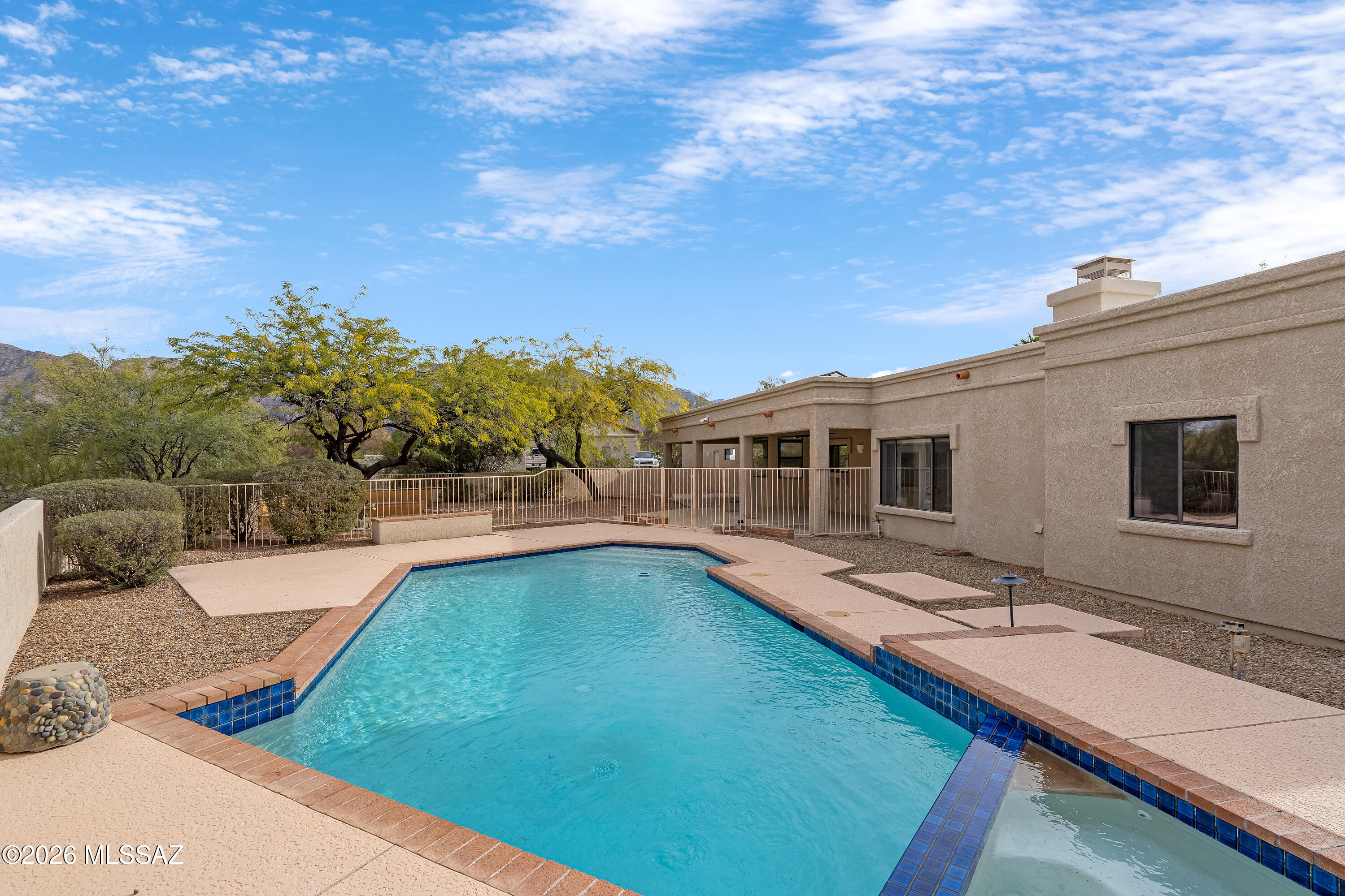 6221 N Placita De Rojelio