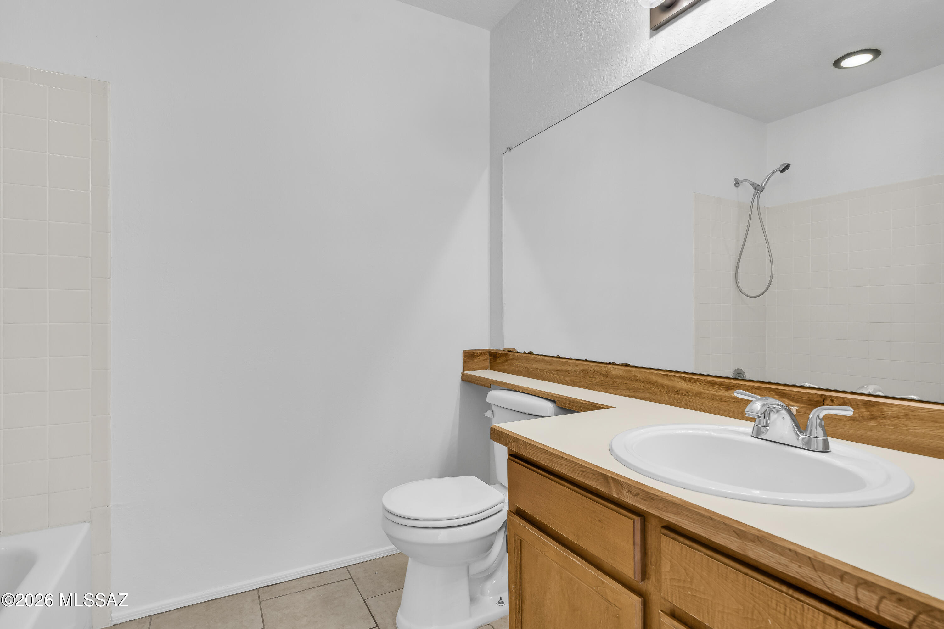 8179 N Streamside Avenue