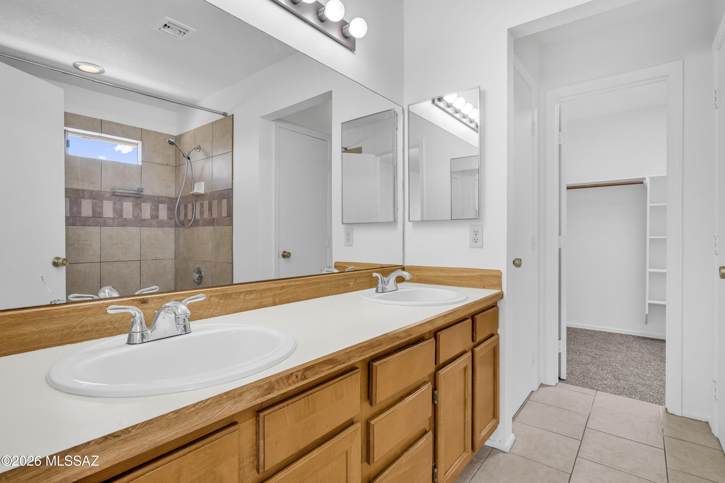 8179 N Streamside Avenue