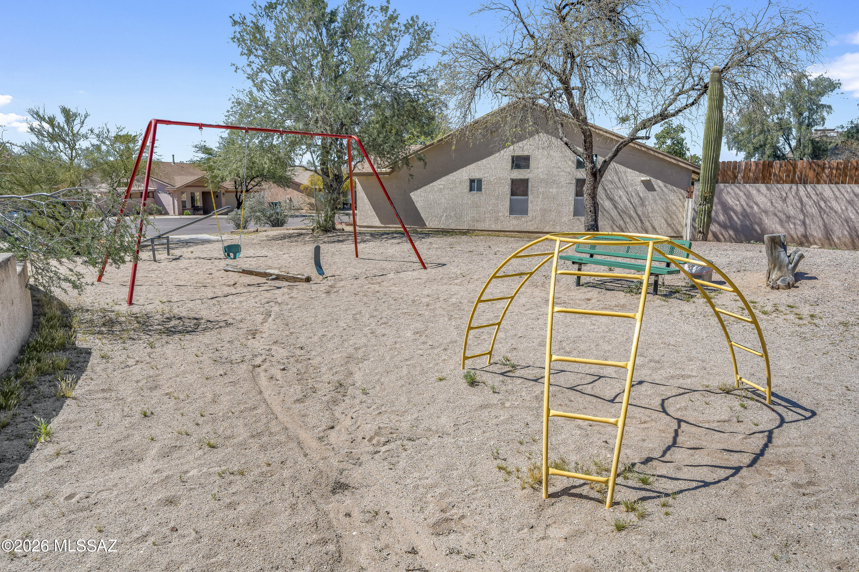 8179 N Streamside Avenue