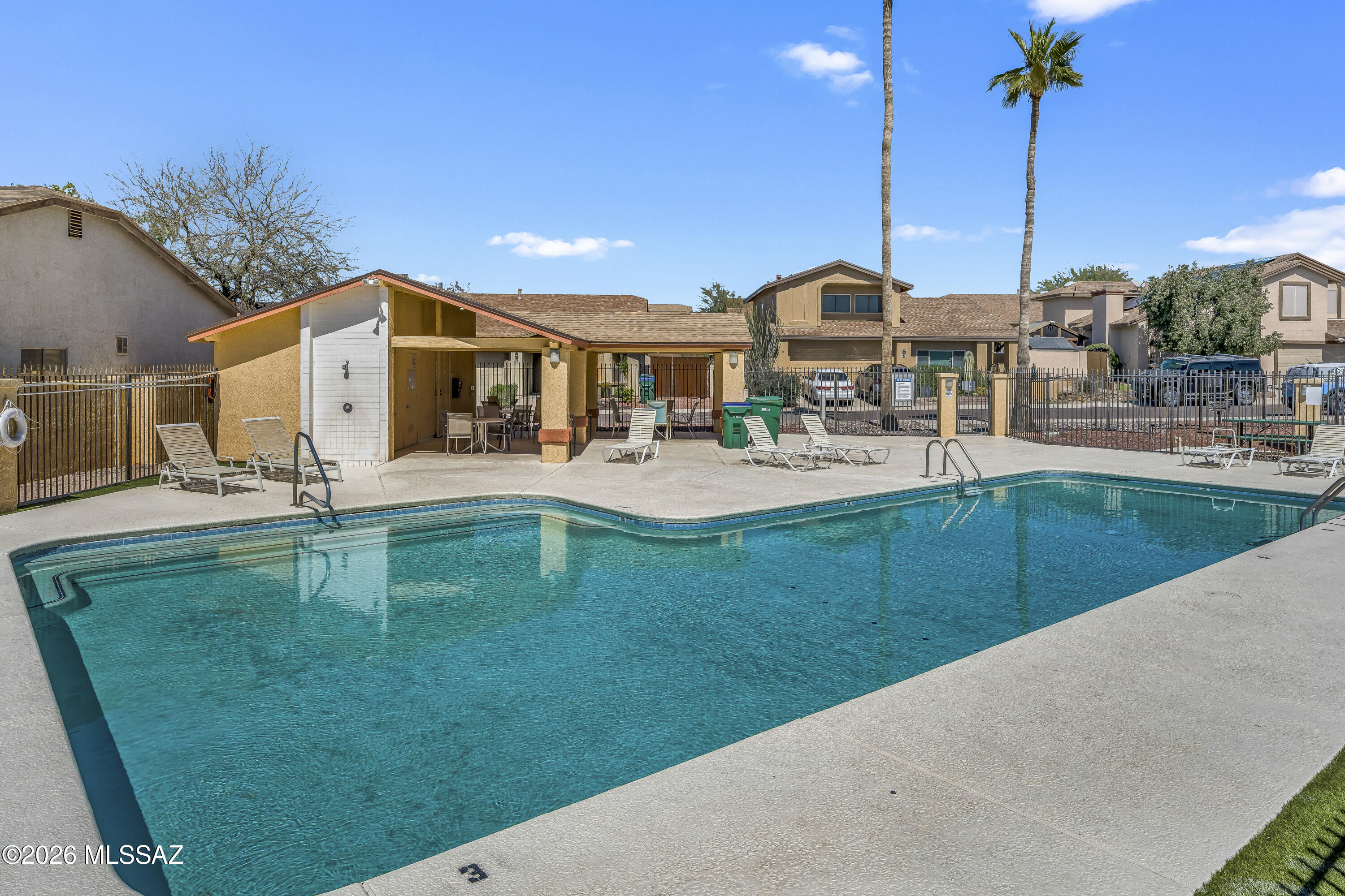 8179 N Streamside Avenue