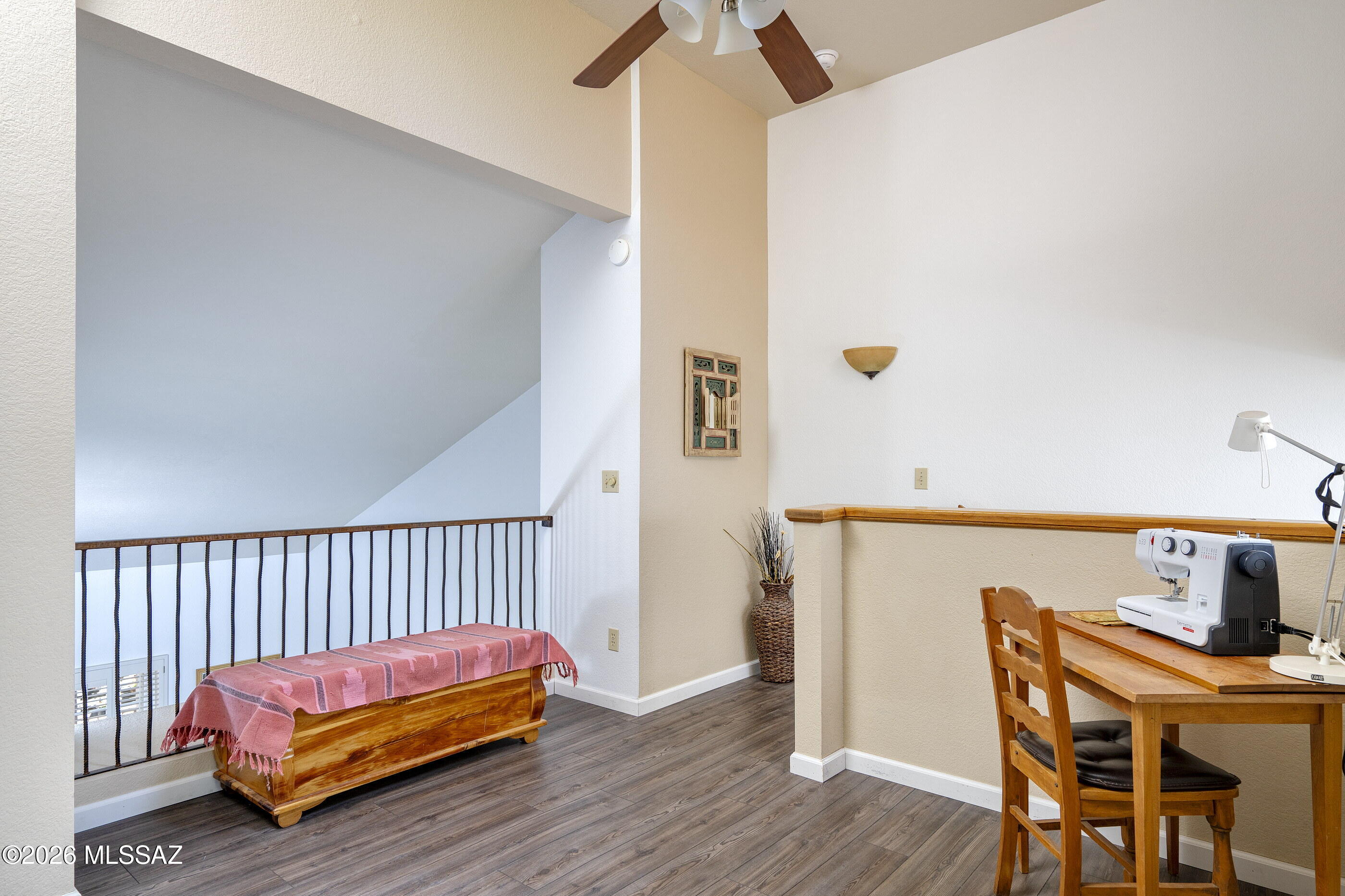 5469 N Vía Del Arbolito