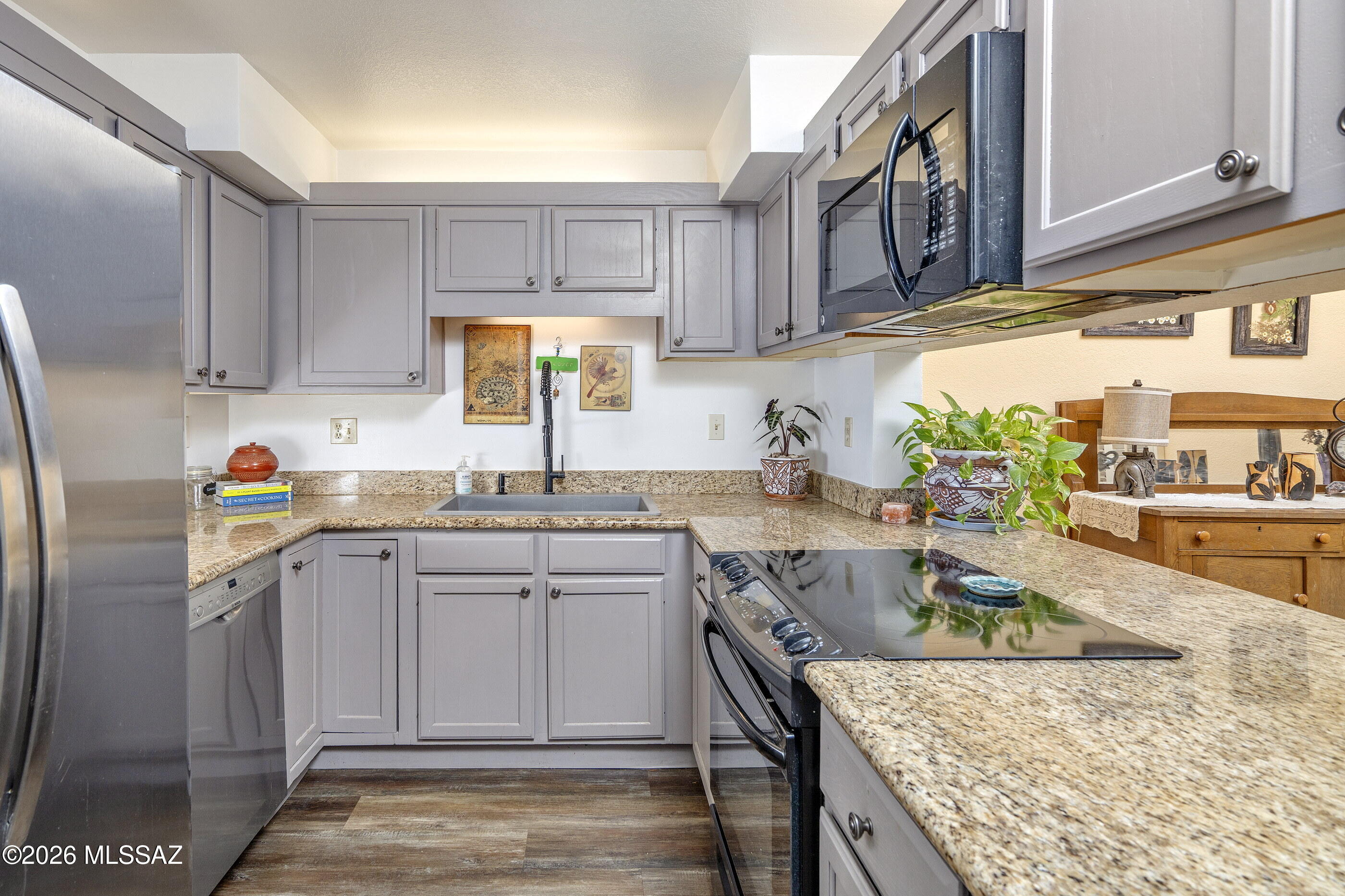 5469 N Vía Del Arbolito