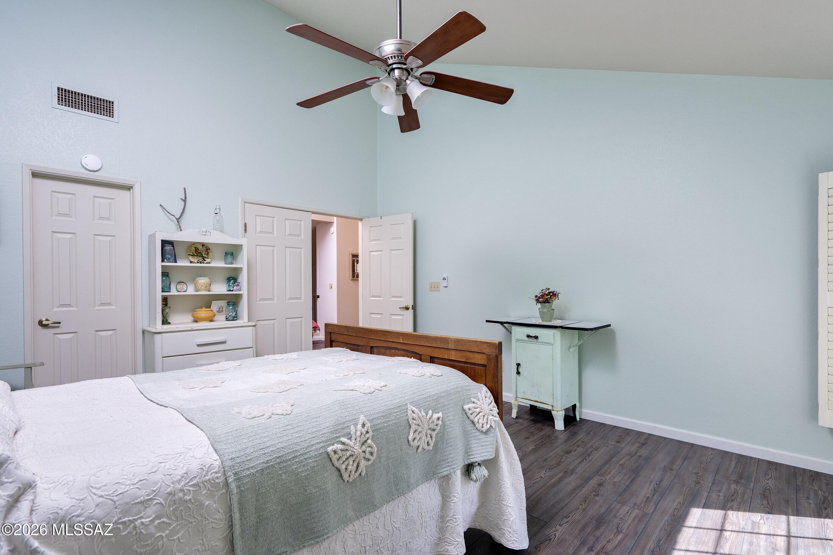 5469 N Vía Del Arbolito