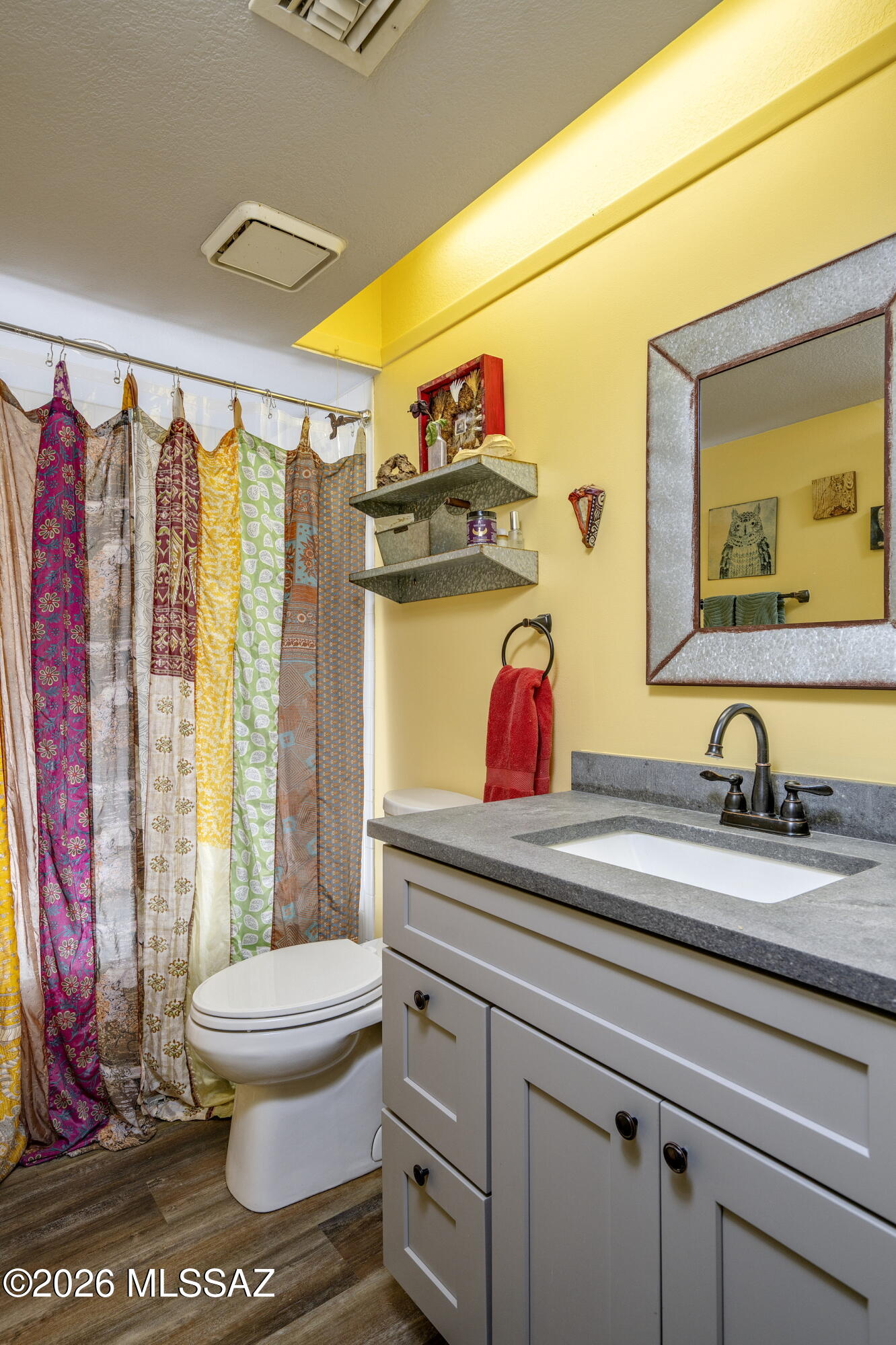 5469 N Vía Del Arbolito