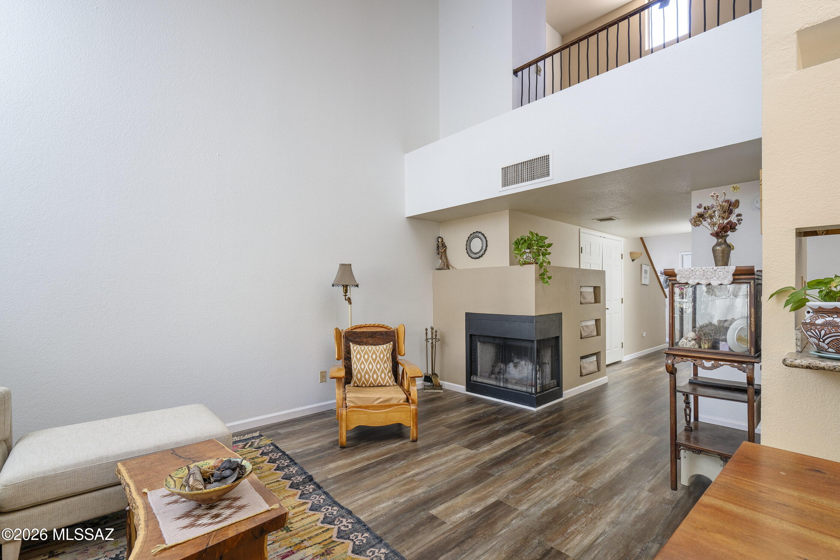 5469 N Vía Del Arbolito