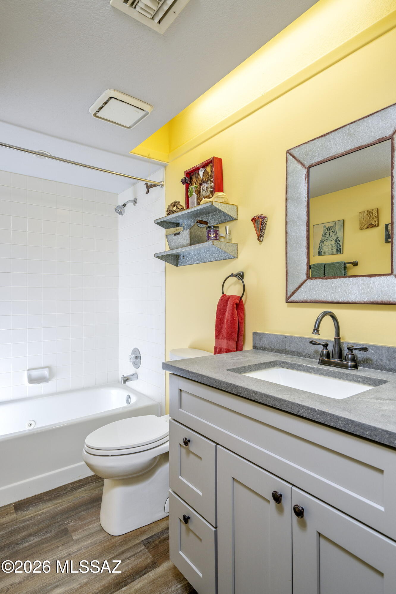 5469 N Vía Del Arbolito