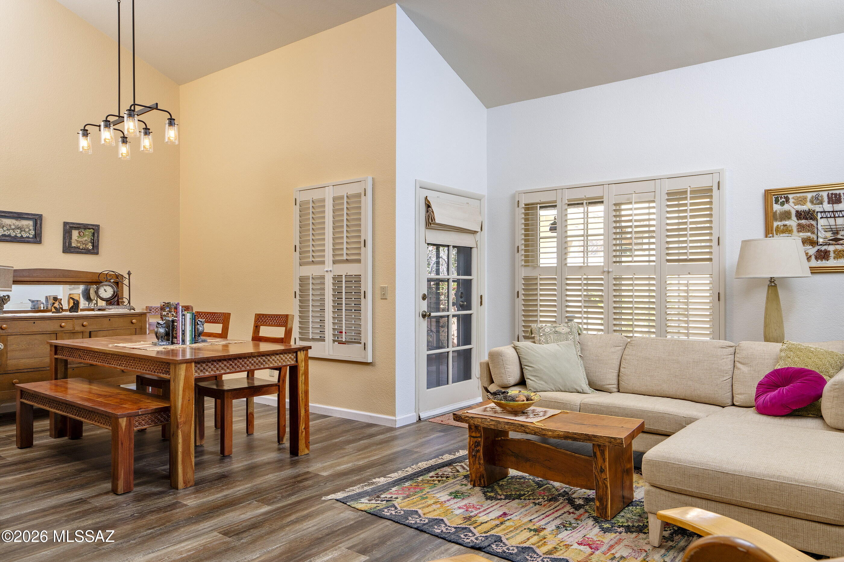 5469 N Vía Del Arbolito