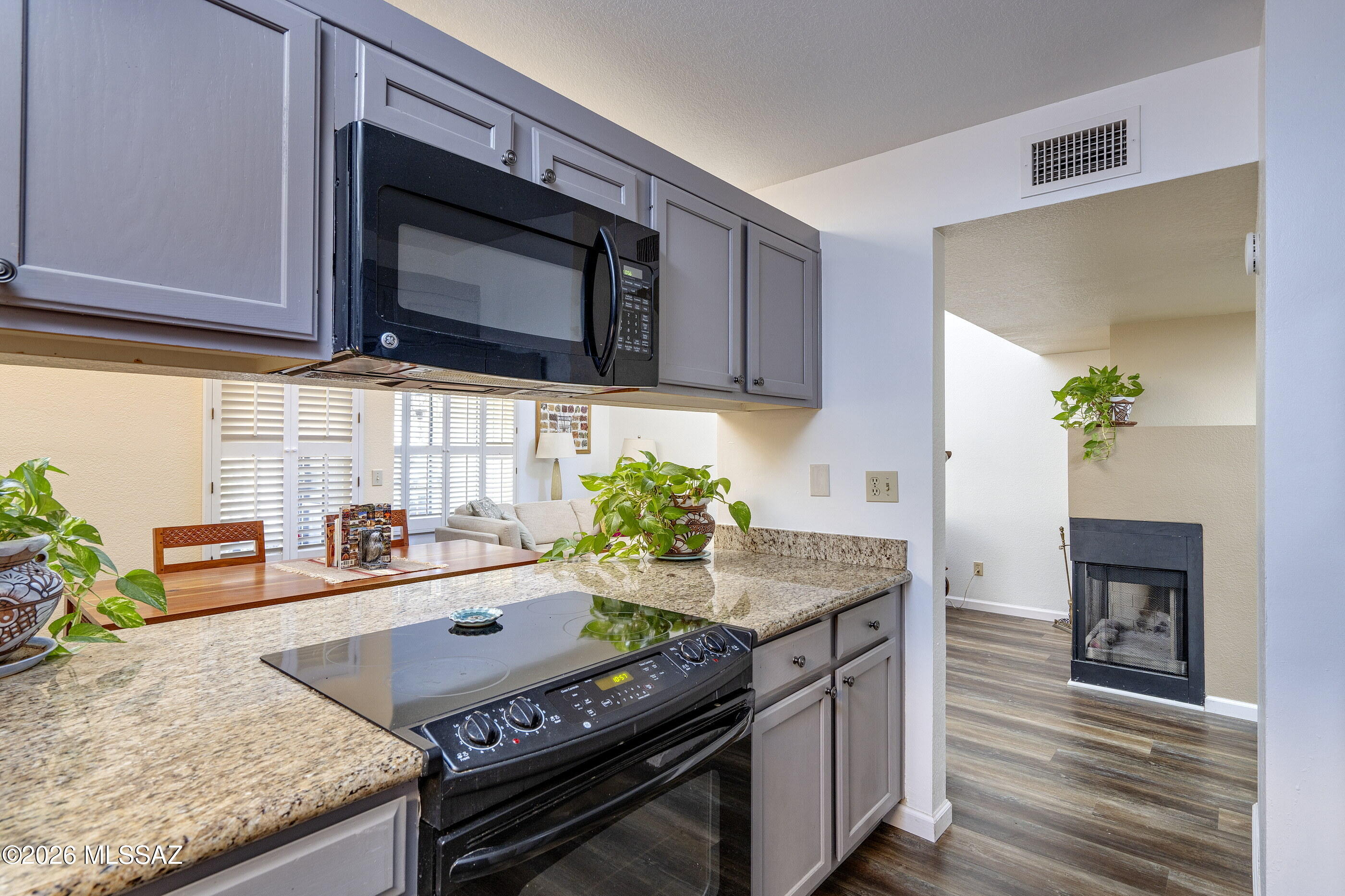 5469 N Vía Del Arbolito