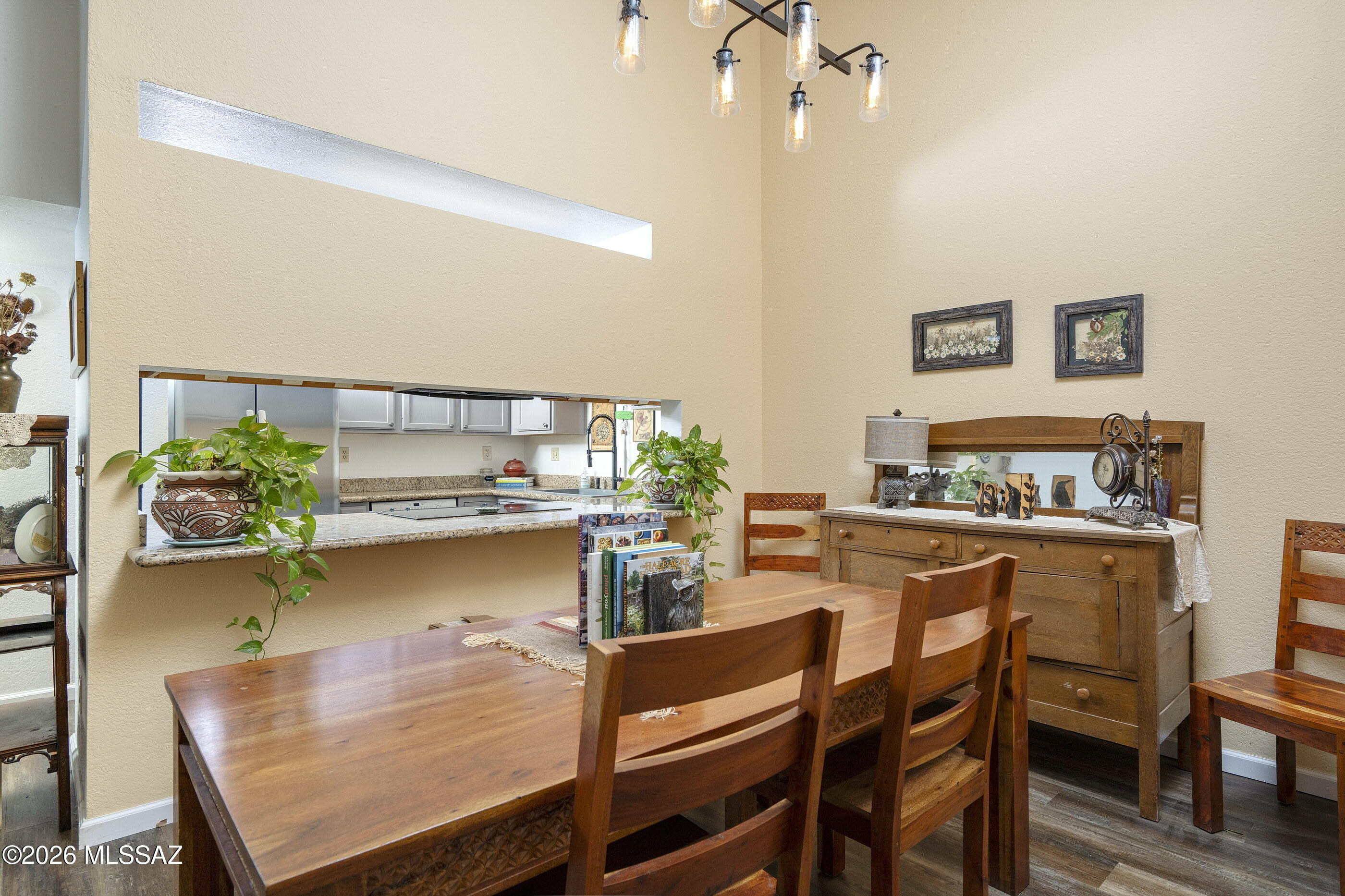 5469 N Vía Del Arbolito