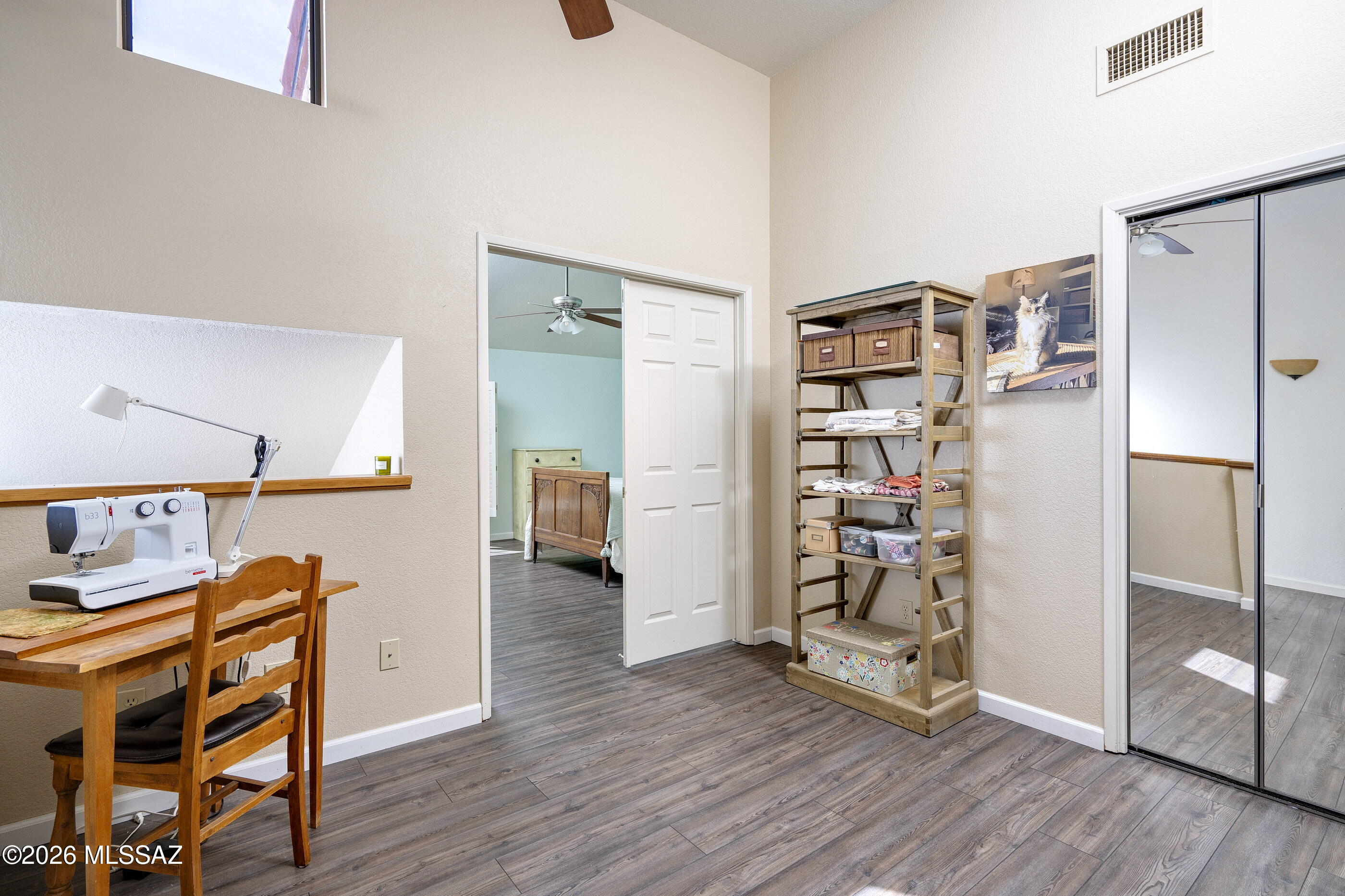 5469 N Vía Del Arbolito