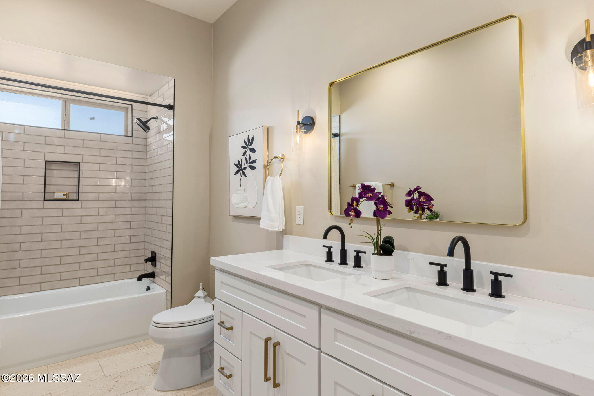 2725 N Megafauna Court