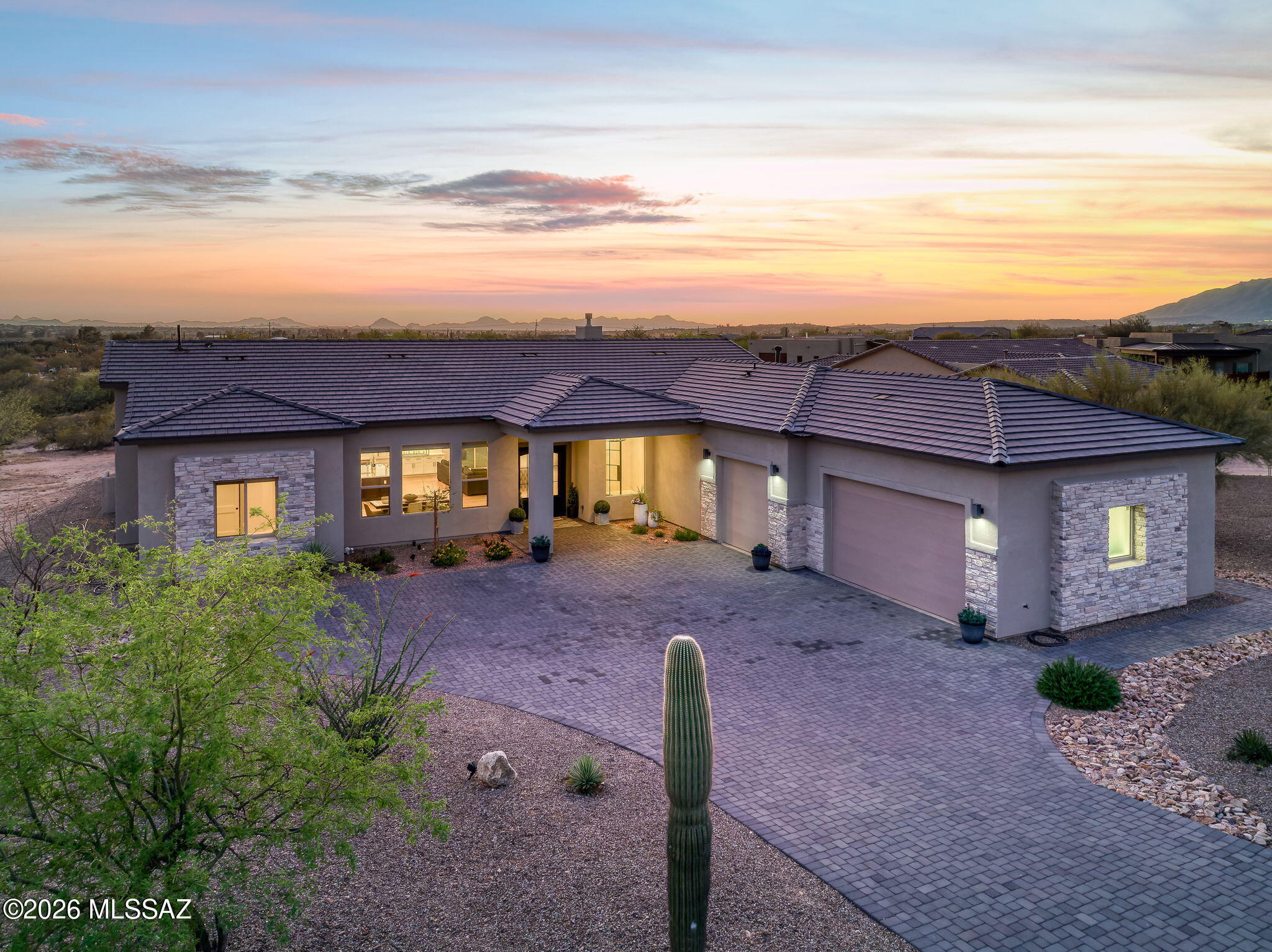 2725 N Megafauna Court