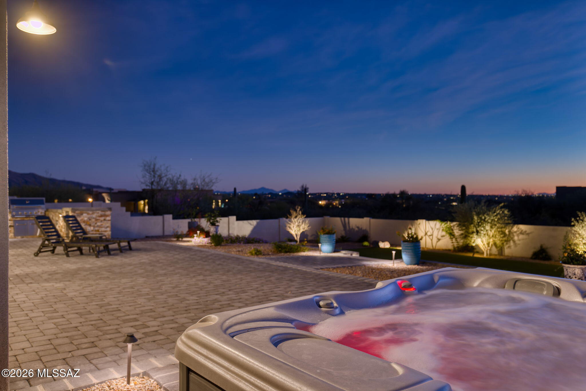 2725 N Megafauna Court