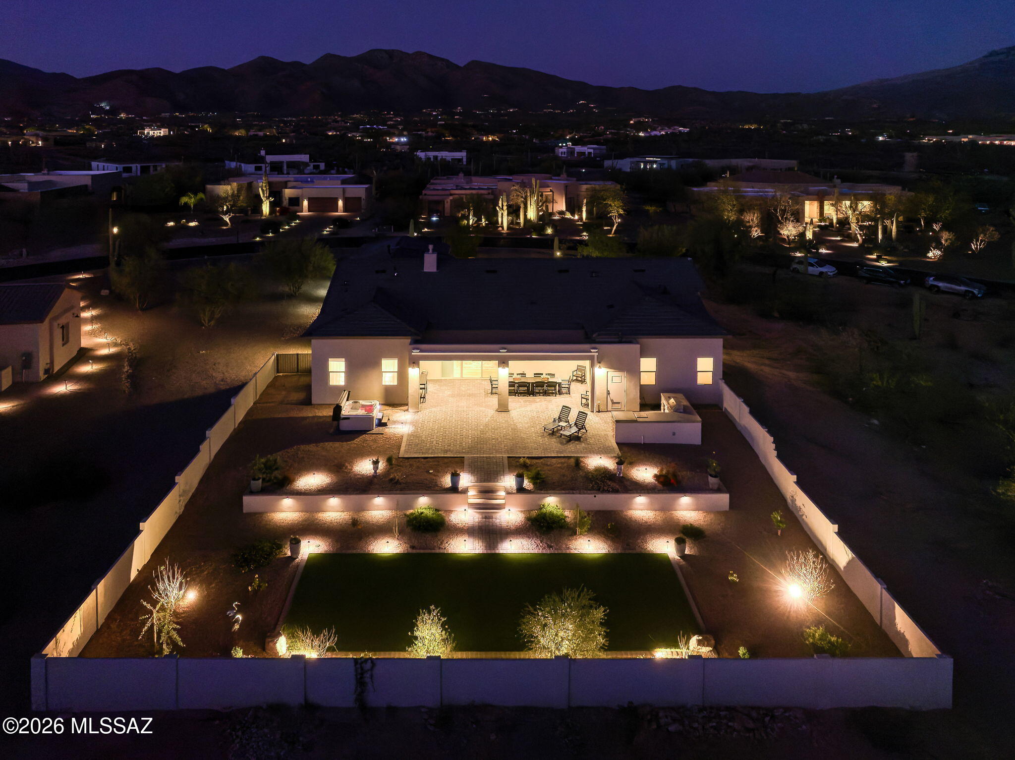 2725 N Megafauna Court