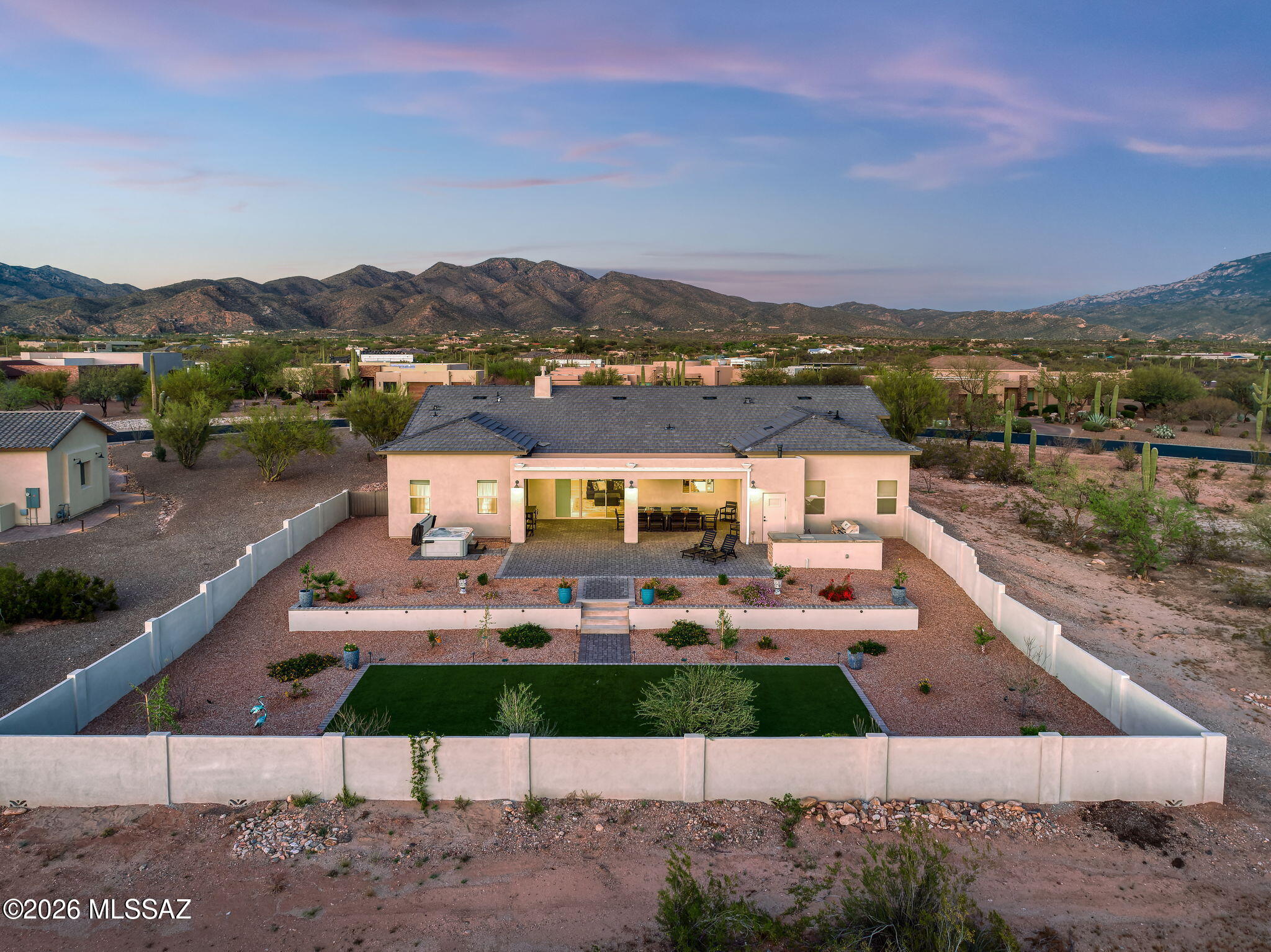 2725 N Megafauna Court