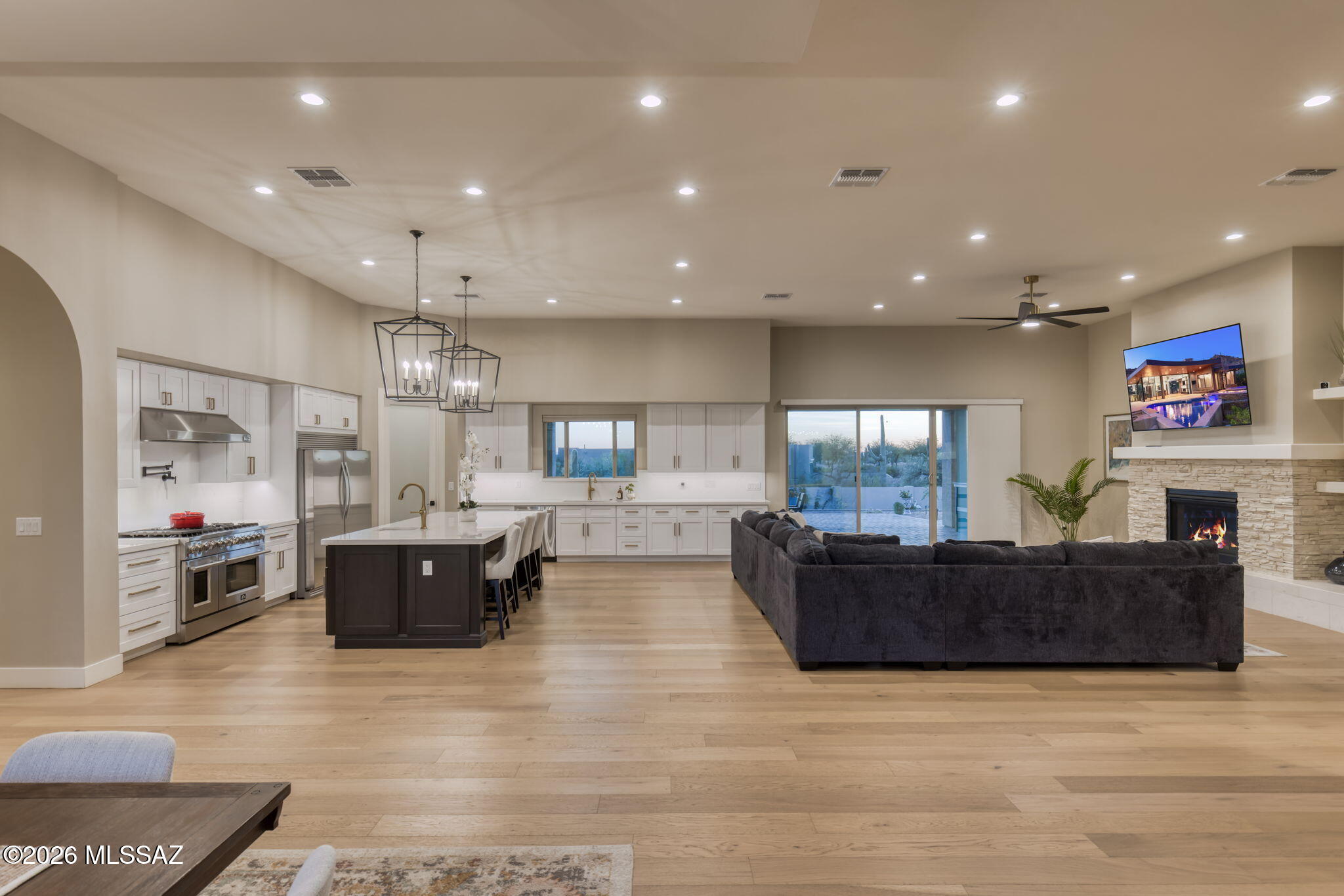 2725 N Megafauna Court