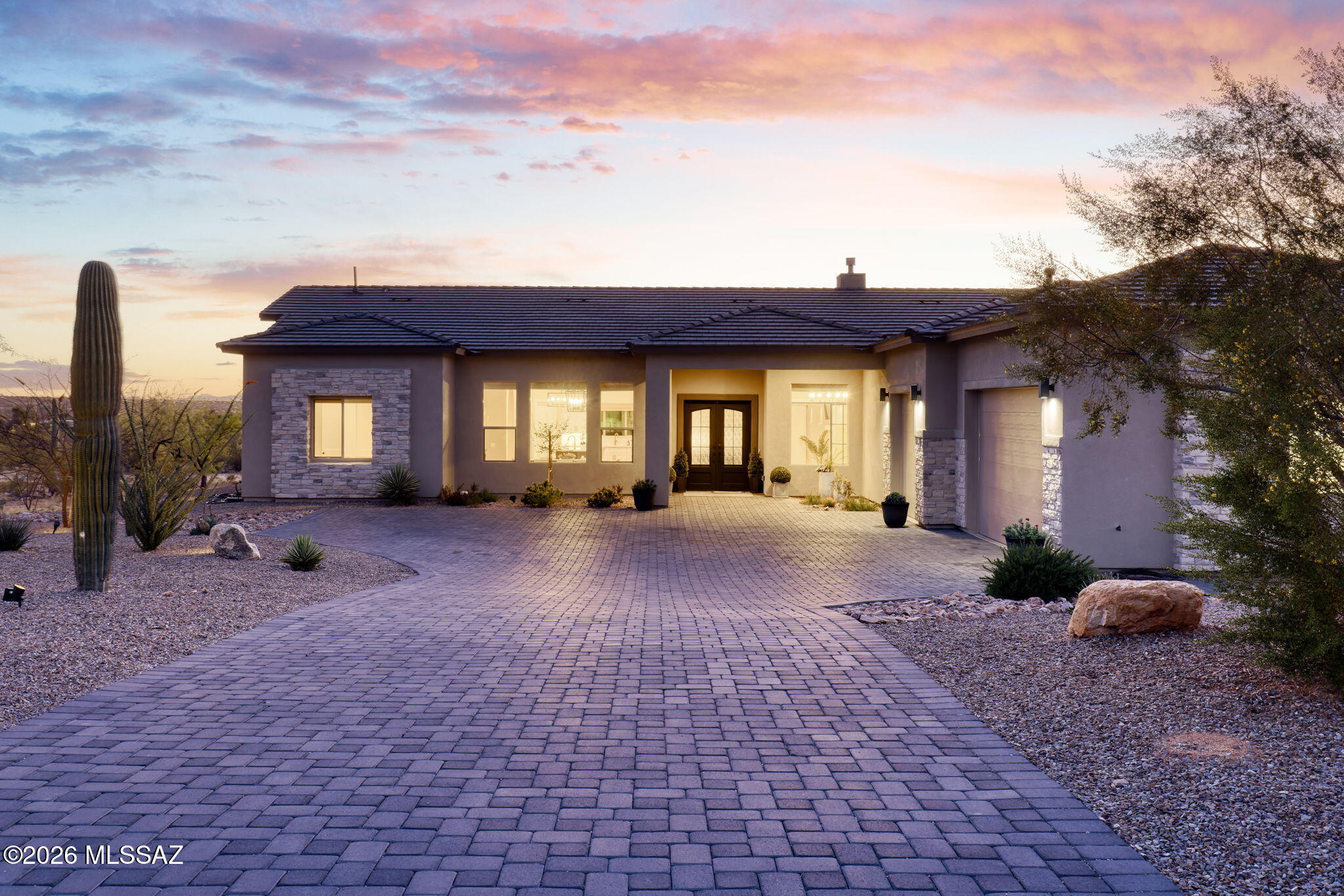 2725 N Megafauna Court