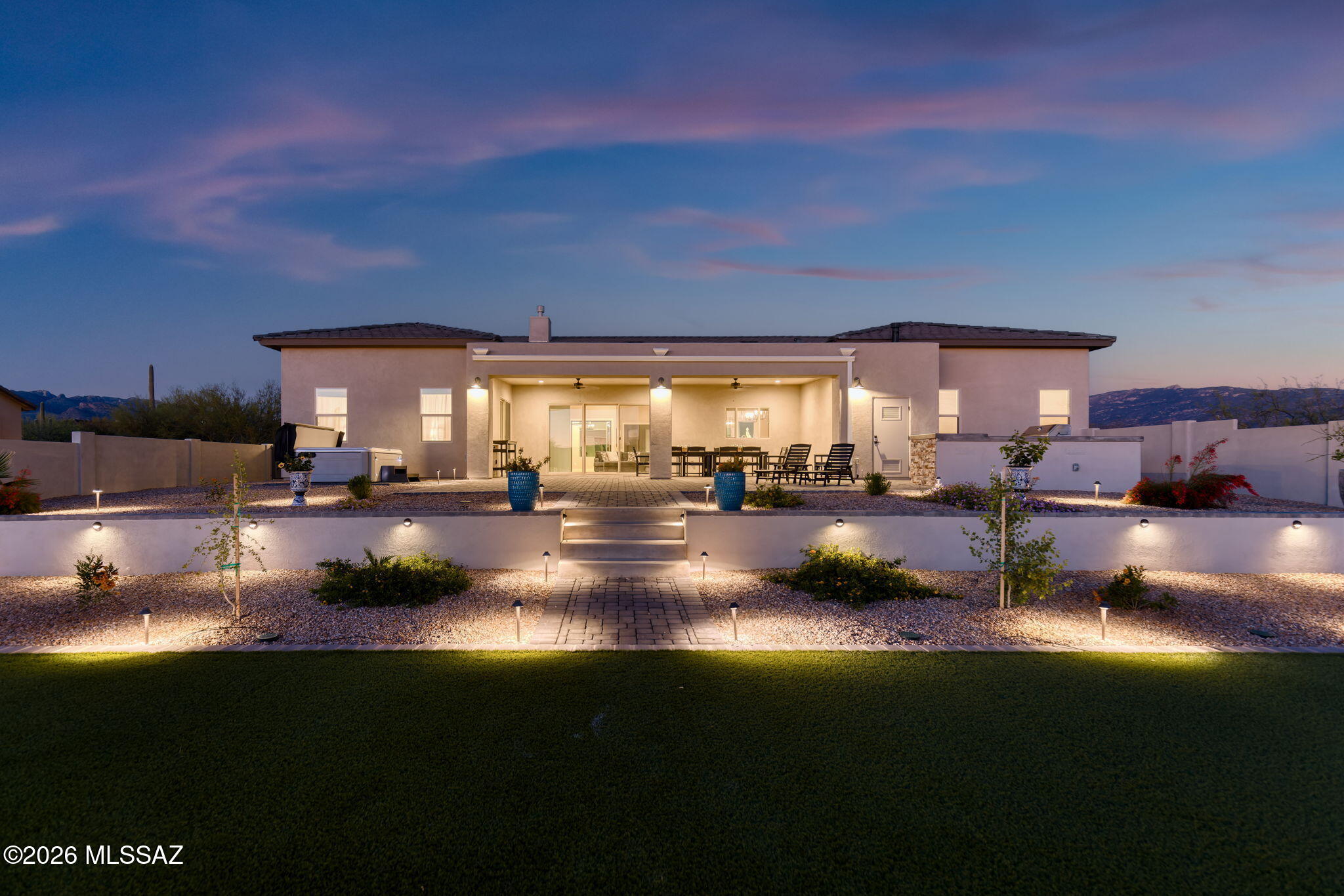 2725 N Megafauna Court