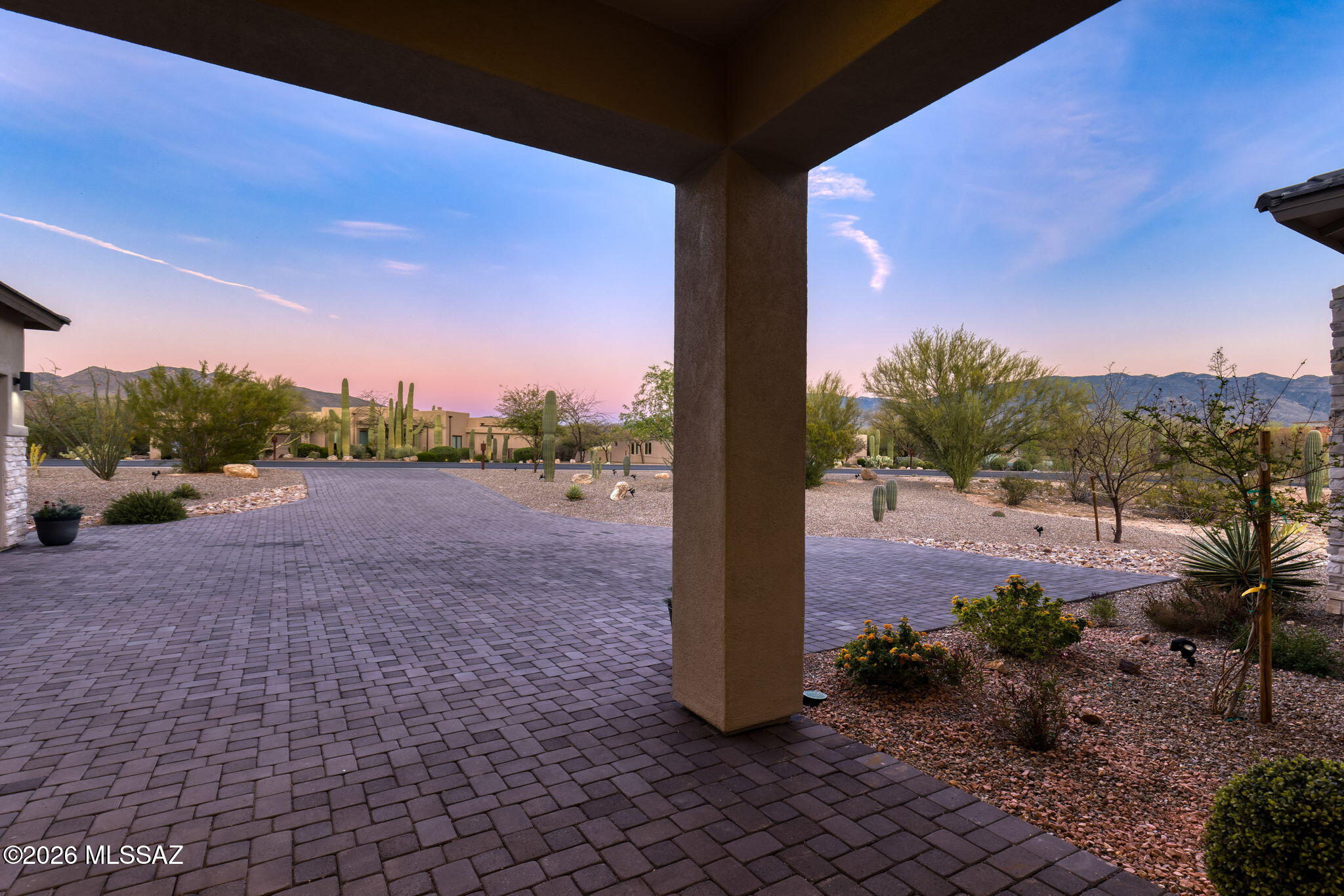 2725 N Megafauna Court