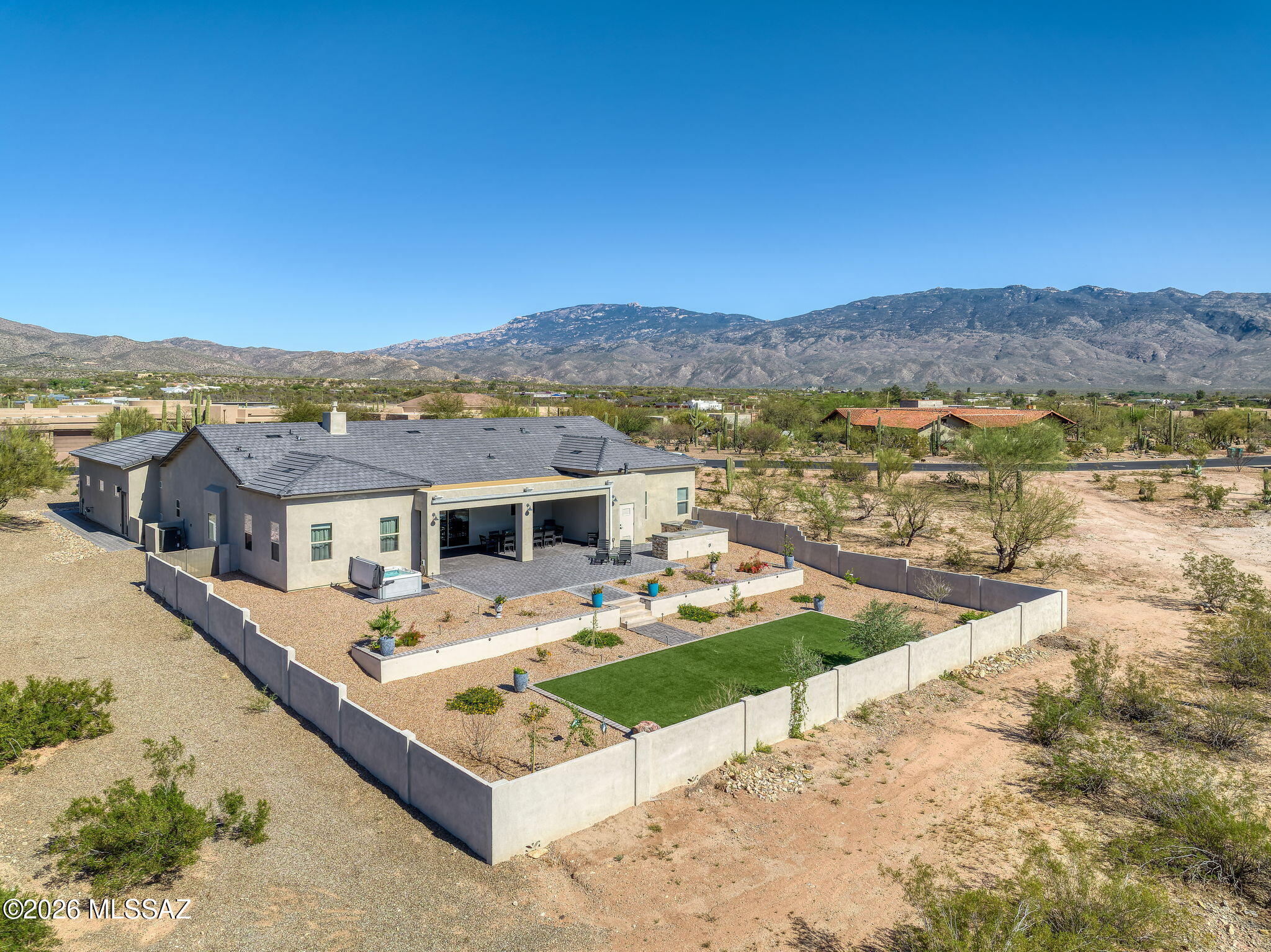 2725 N Megafauna Court