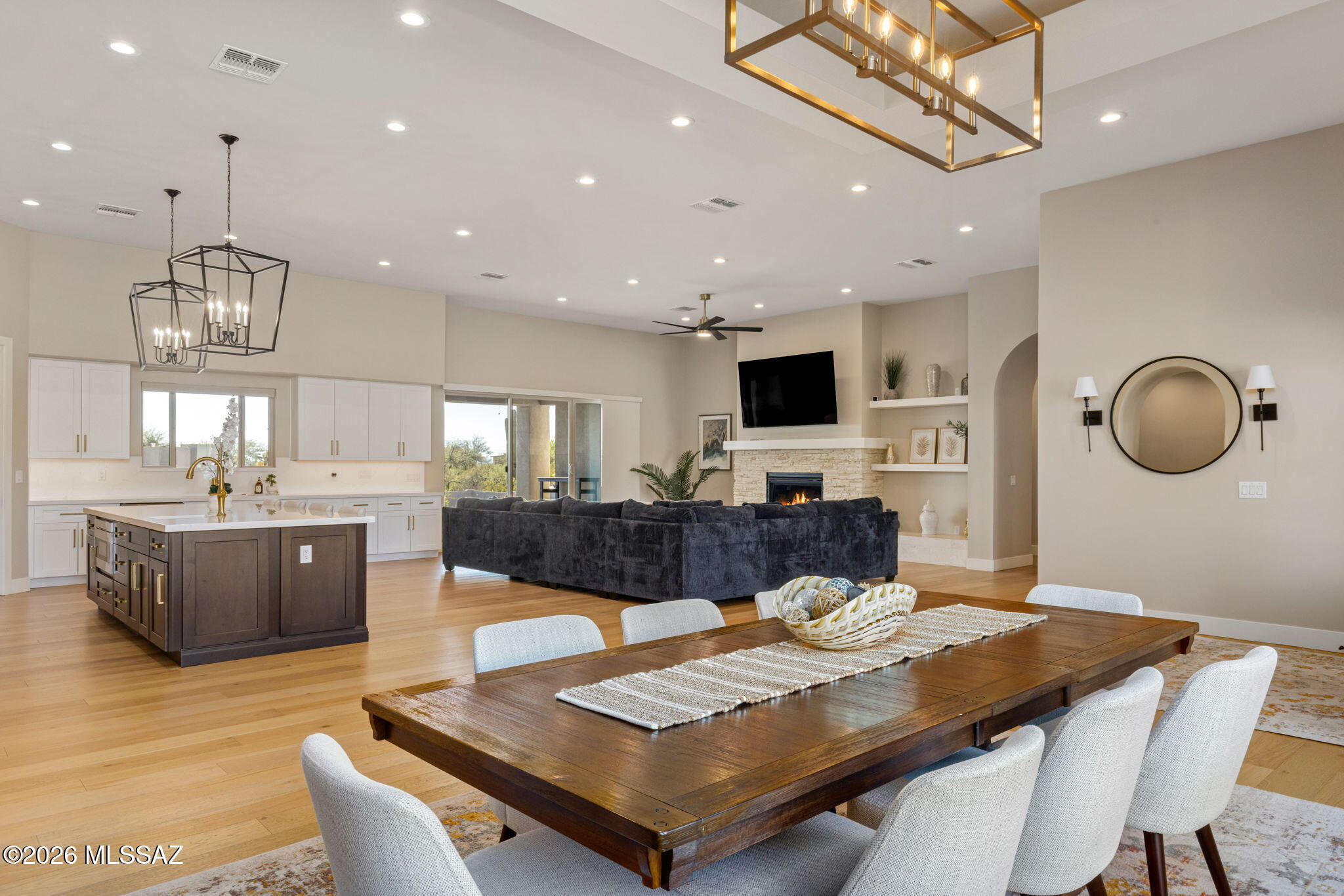 2725 N Megafauna Court