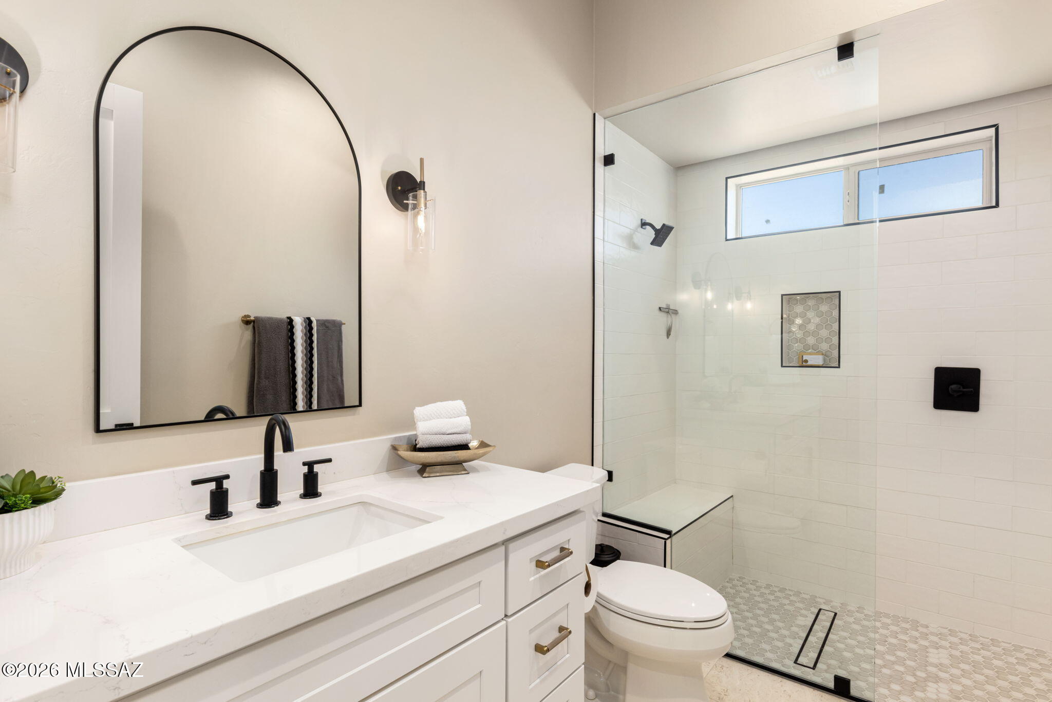 2725 N Megafauna Court