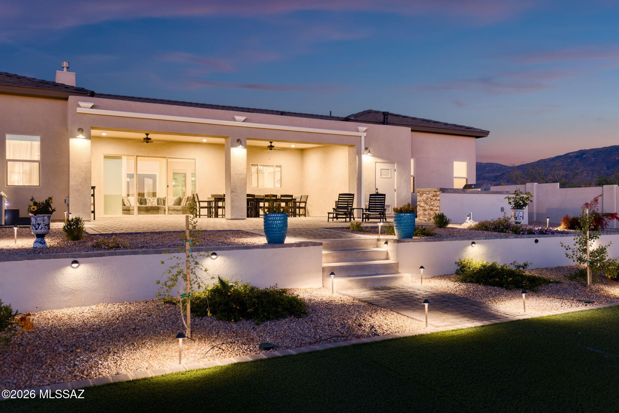 2725 N Megafauna Court