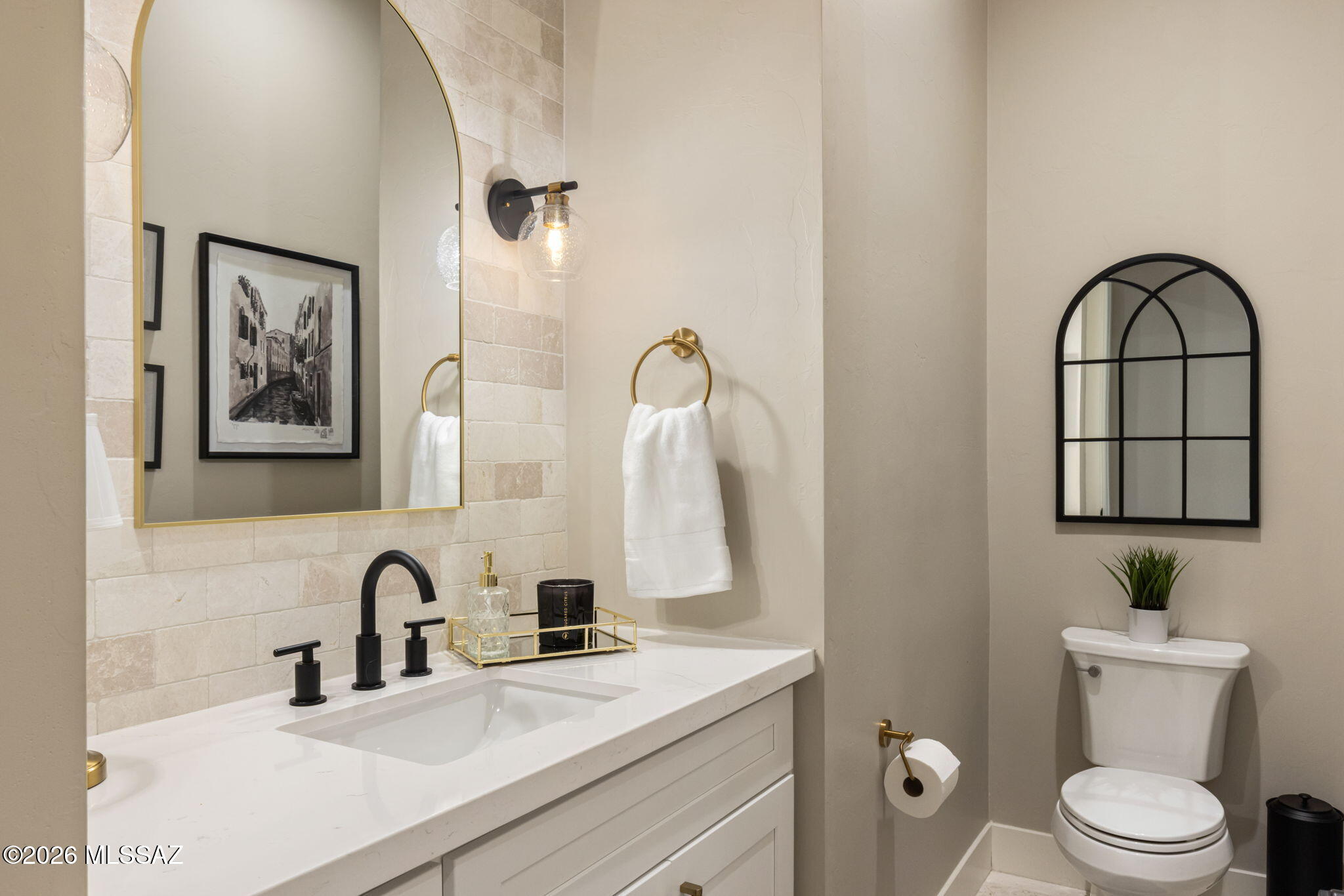 2725 N Megafauna Court