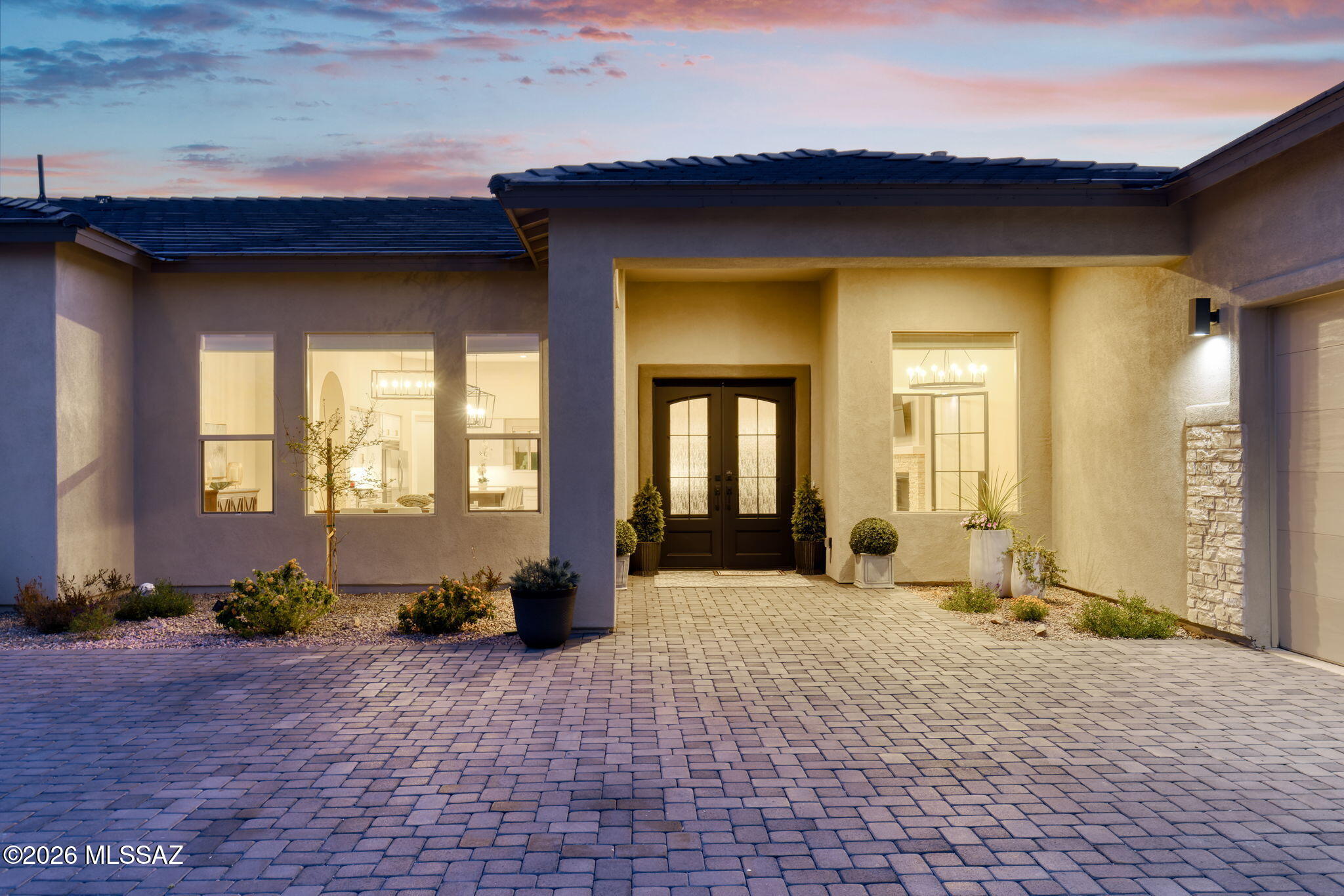 2725 N Megafauna Court