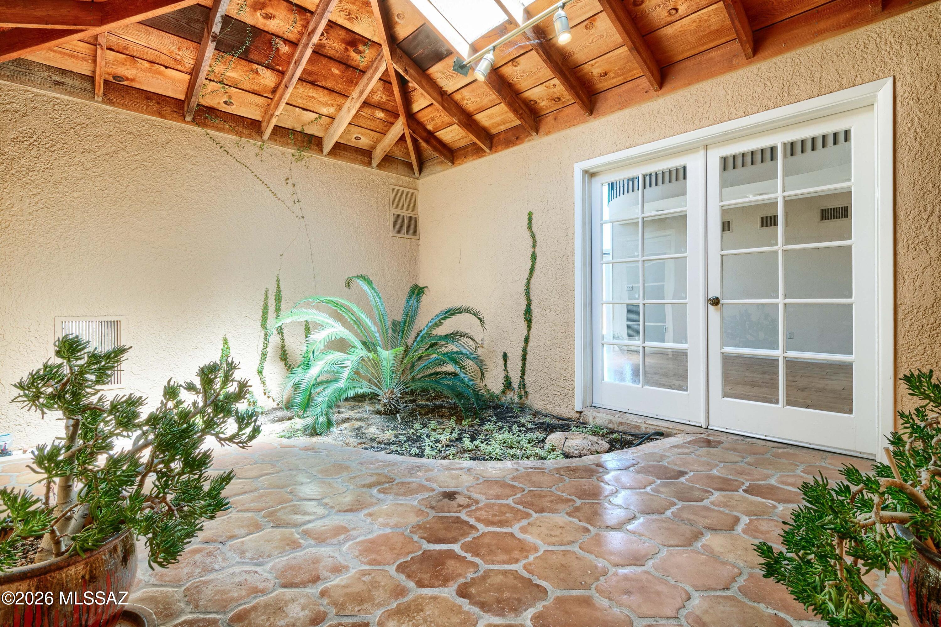 6015 E Paseo Ventoso