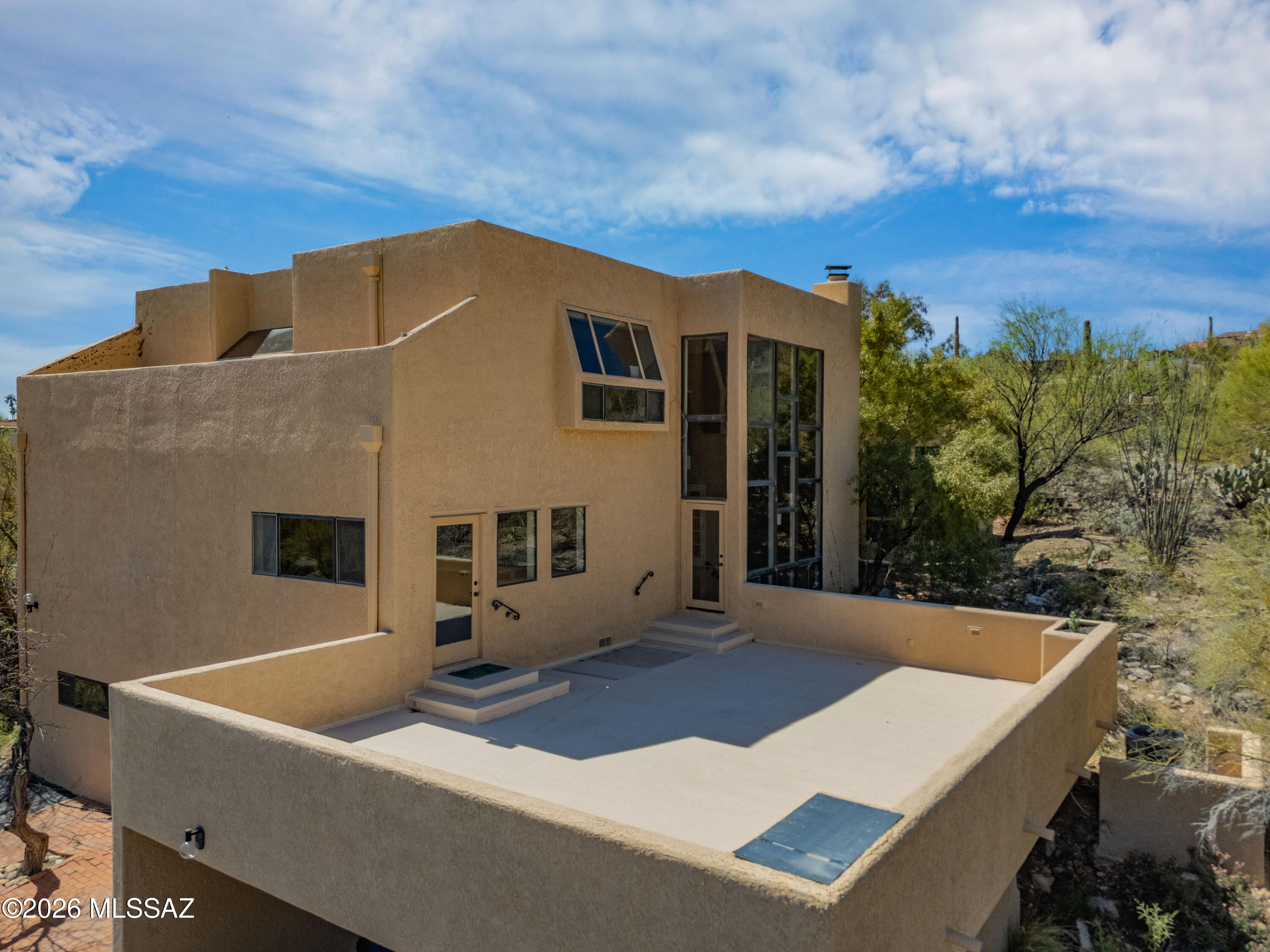 6015 E Paseo Ventoso