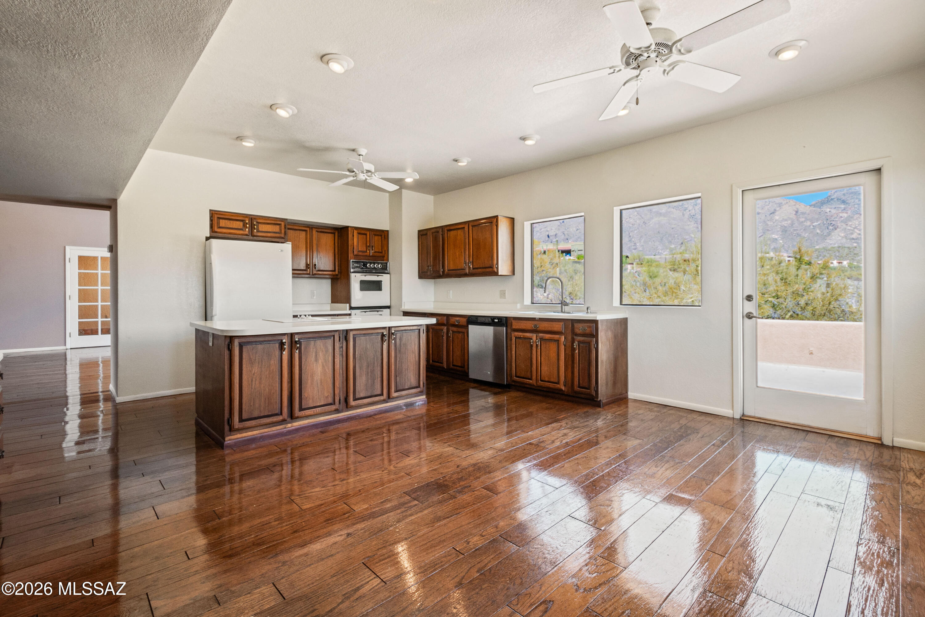 6015 E Paseo Ventoso