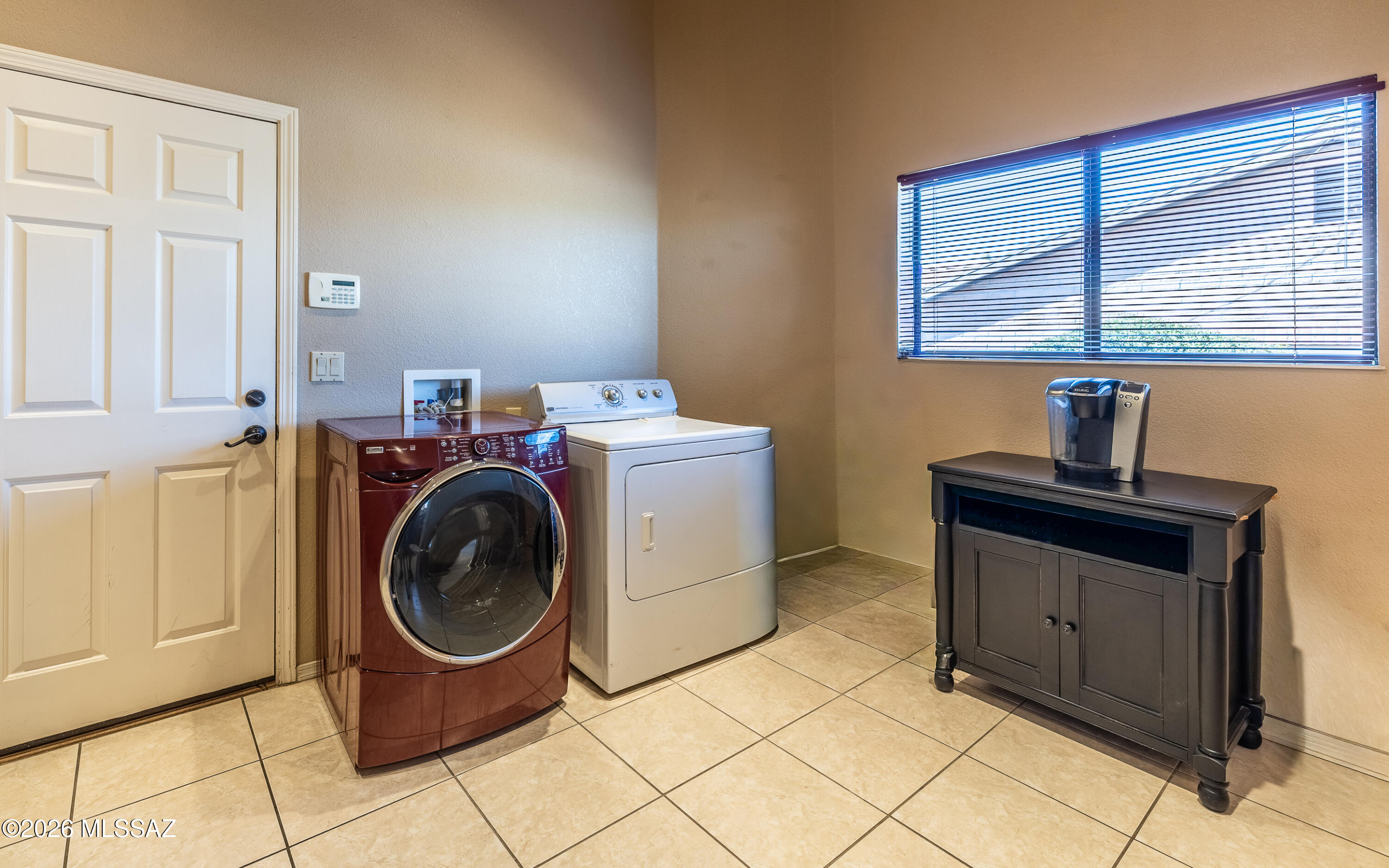 874 N Dusenburg Avenue