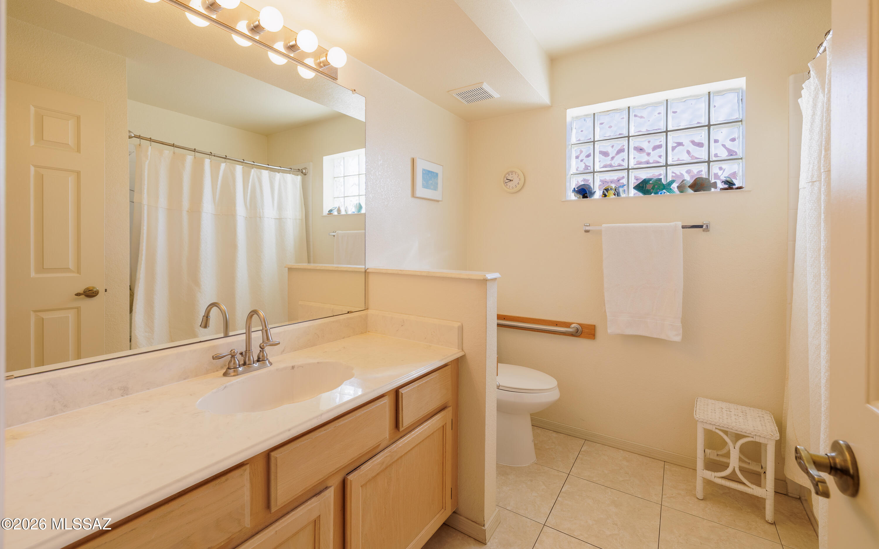 874 N Dusenburg Avenue