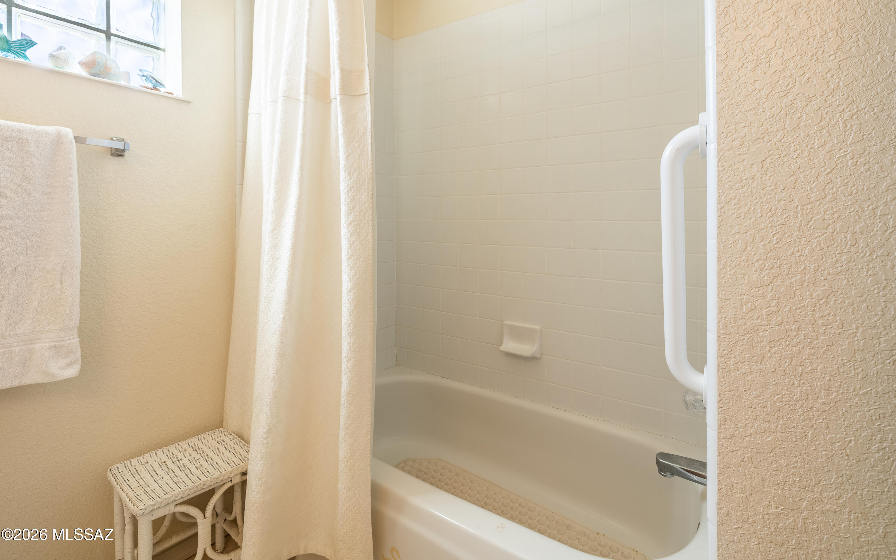 874 N Dusenburg Avenue