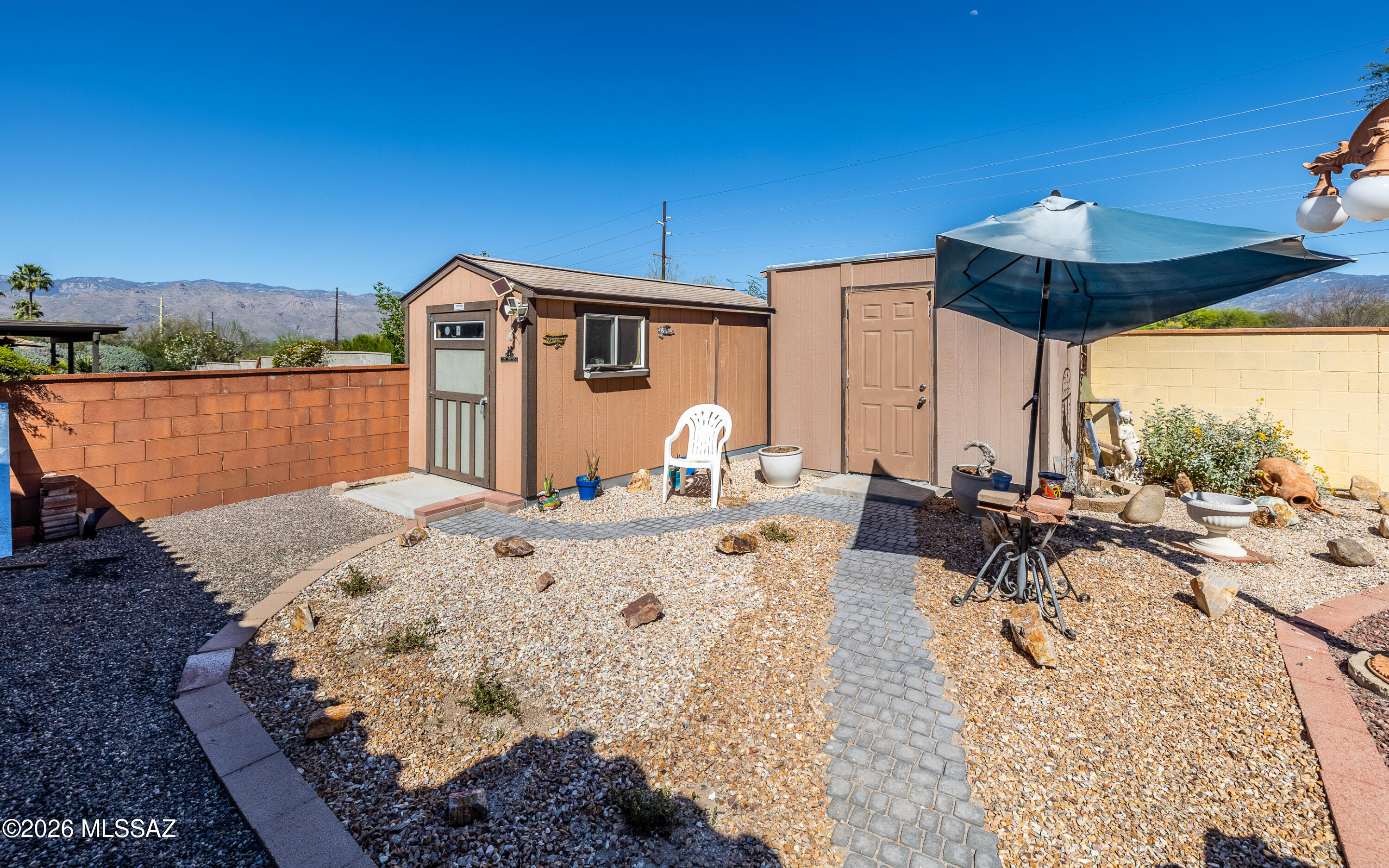 874 N Dusenburg Avenue