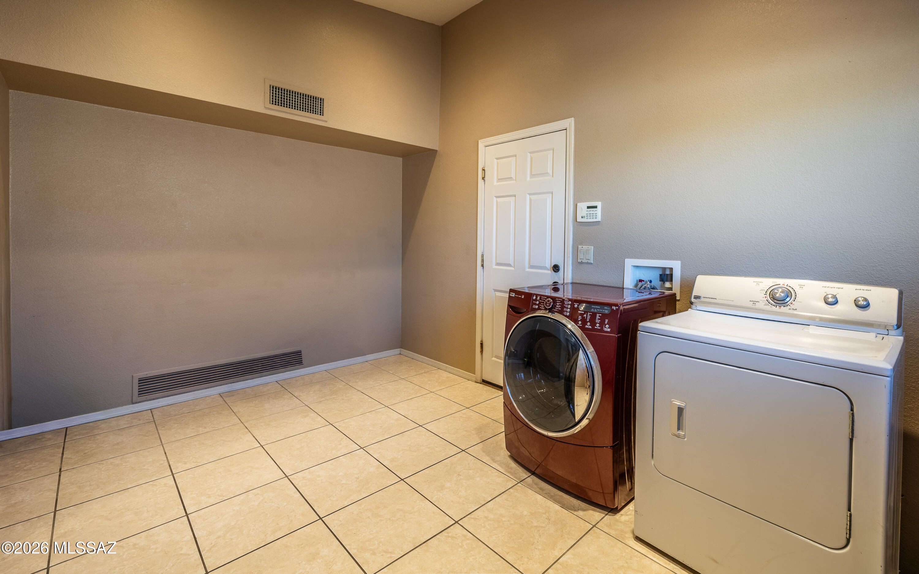 874 N Dusenburg Avenue