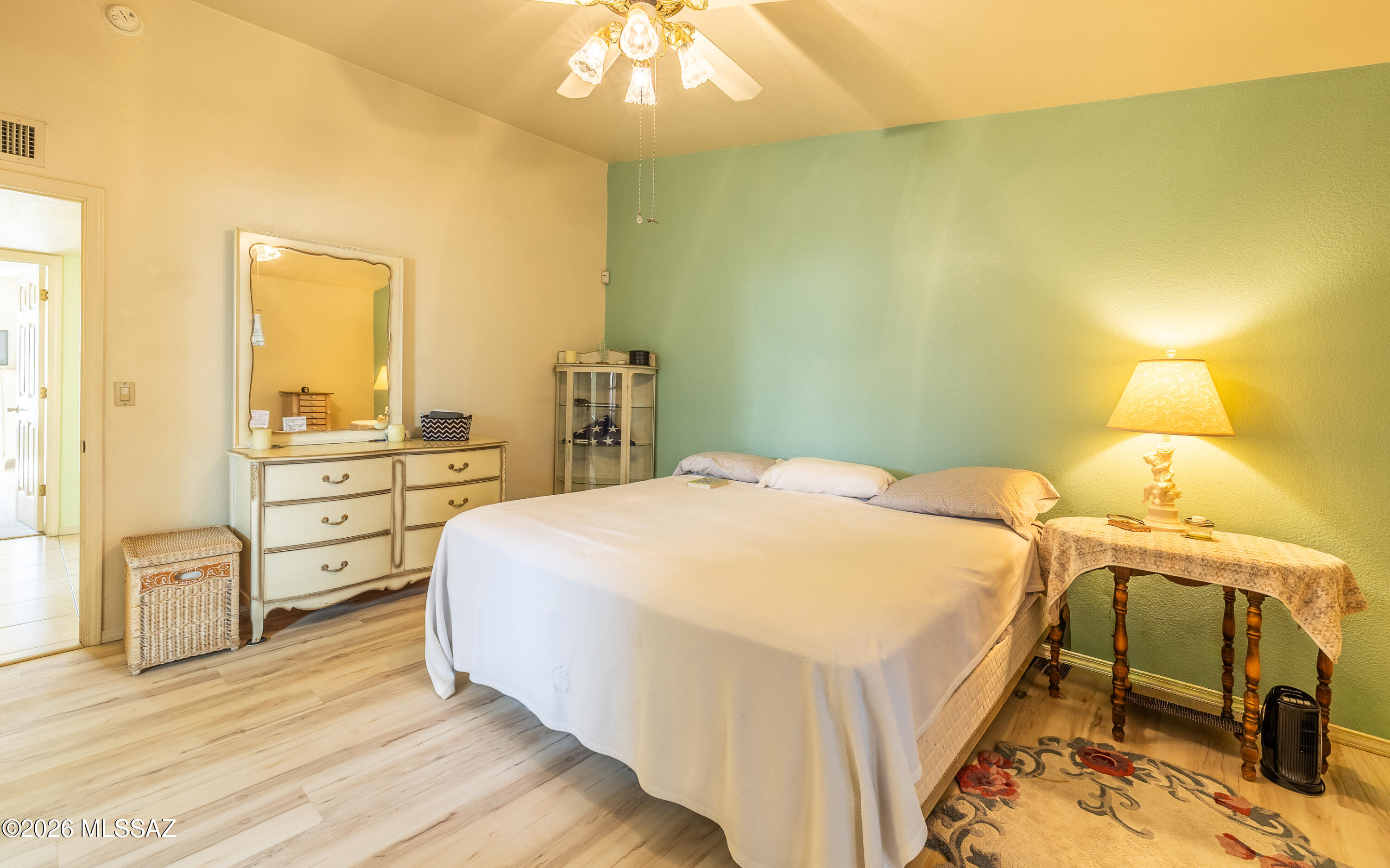 874 N Dusenburg Avenue