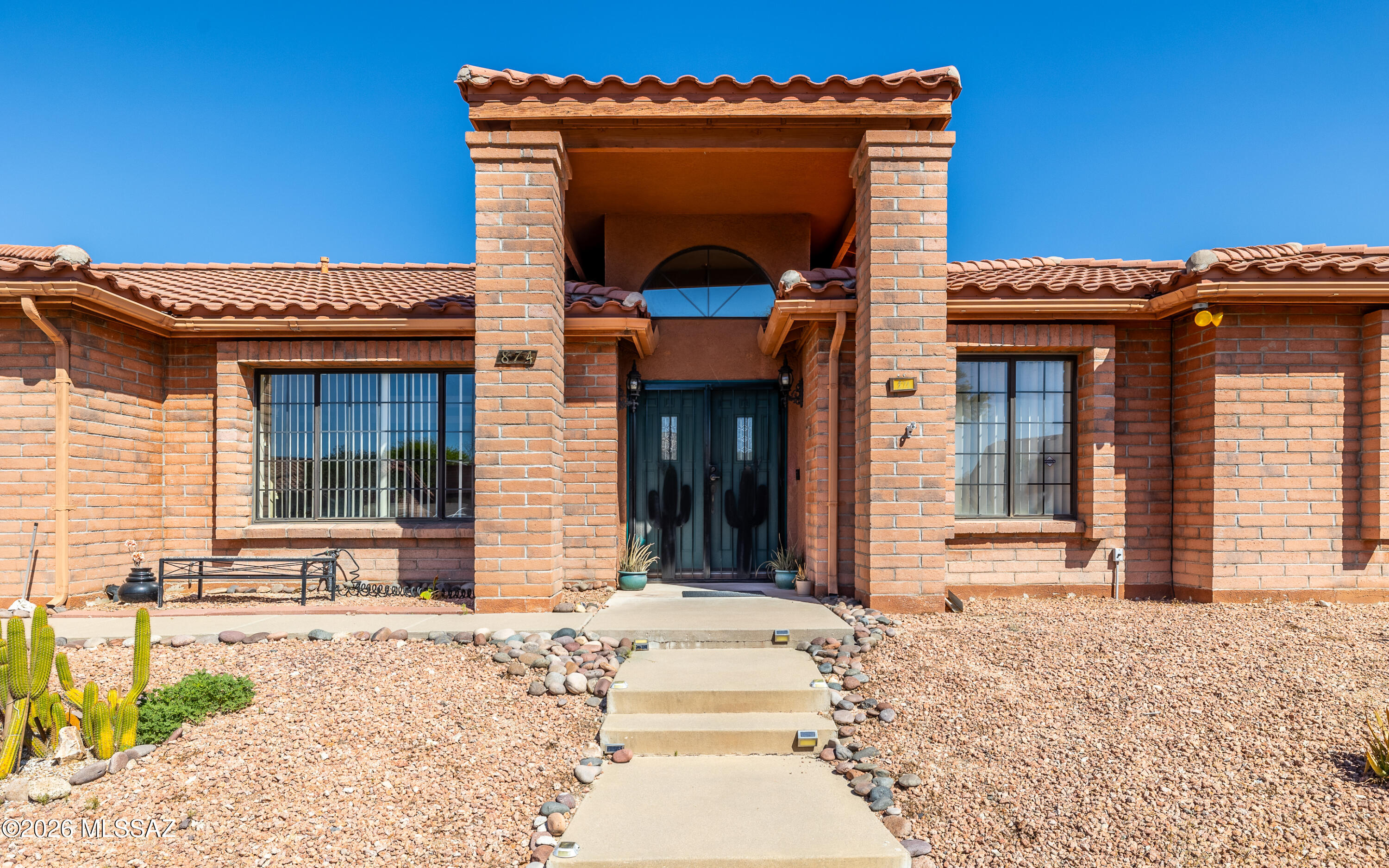 874 N Dusenburg Avenue