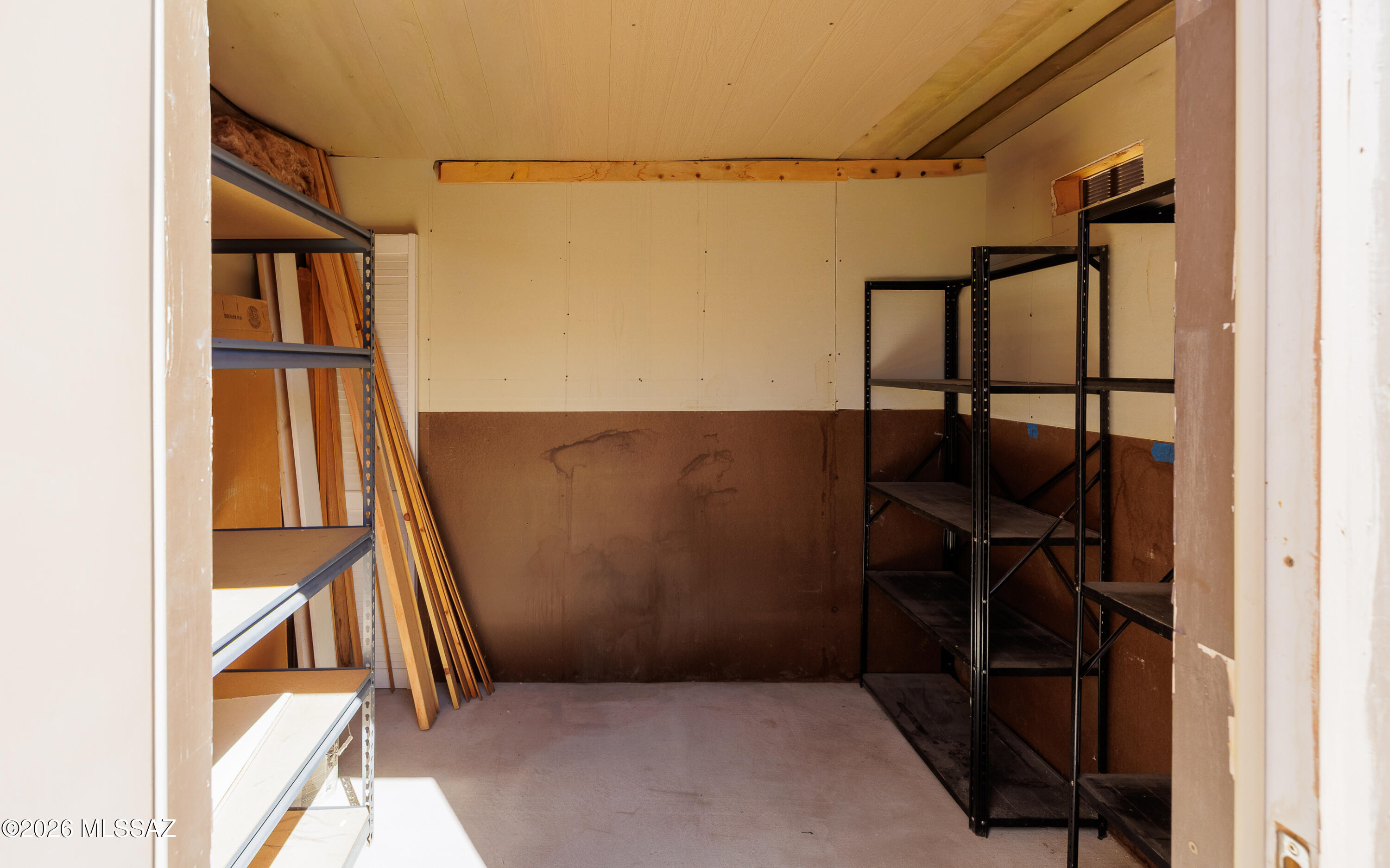 874 N Dusenburg Avenue