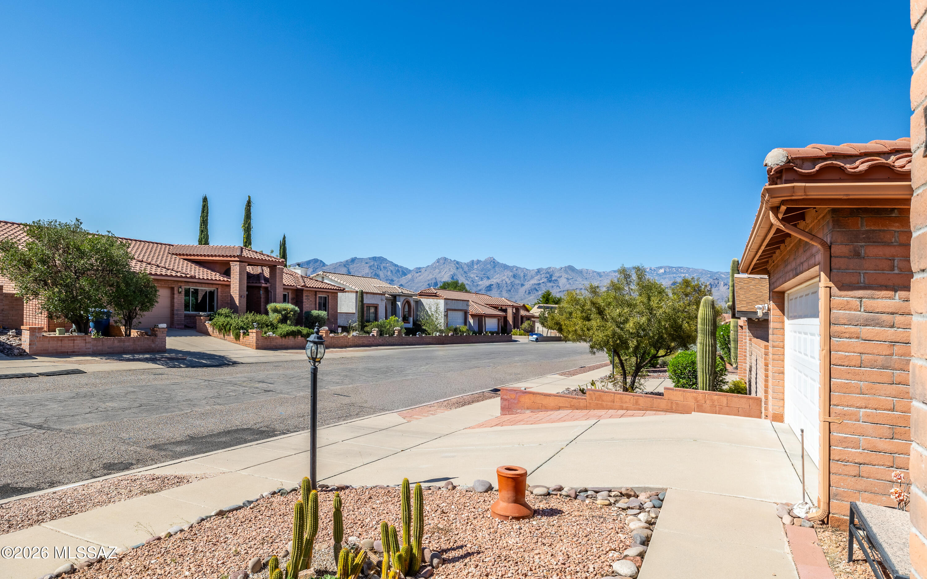 874 N Dusenburg Avenue