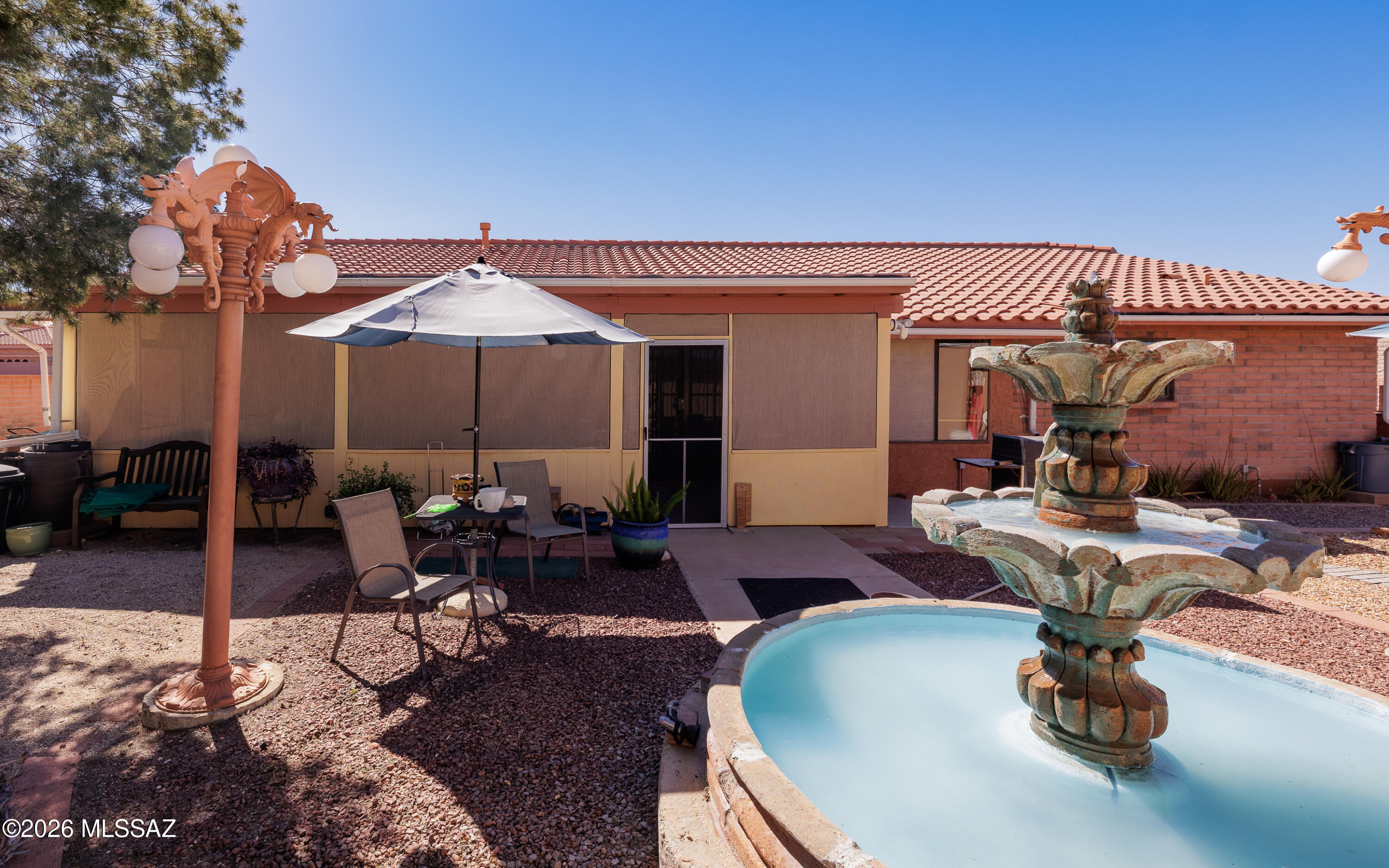 874 N Dusenburg Avenue