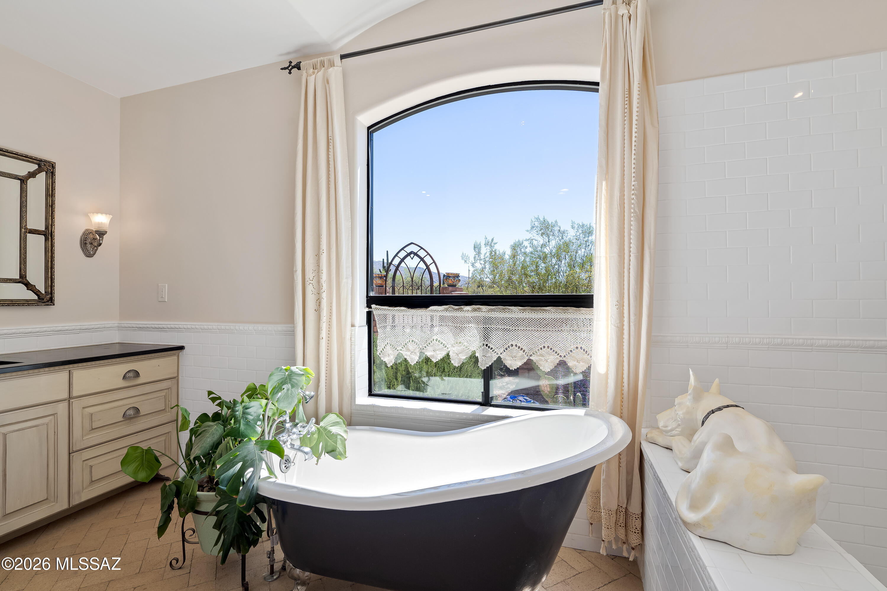 455 N Avenida Aguila