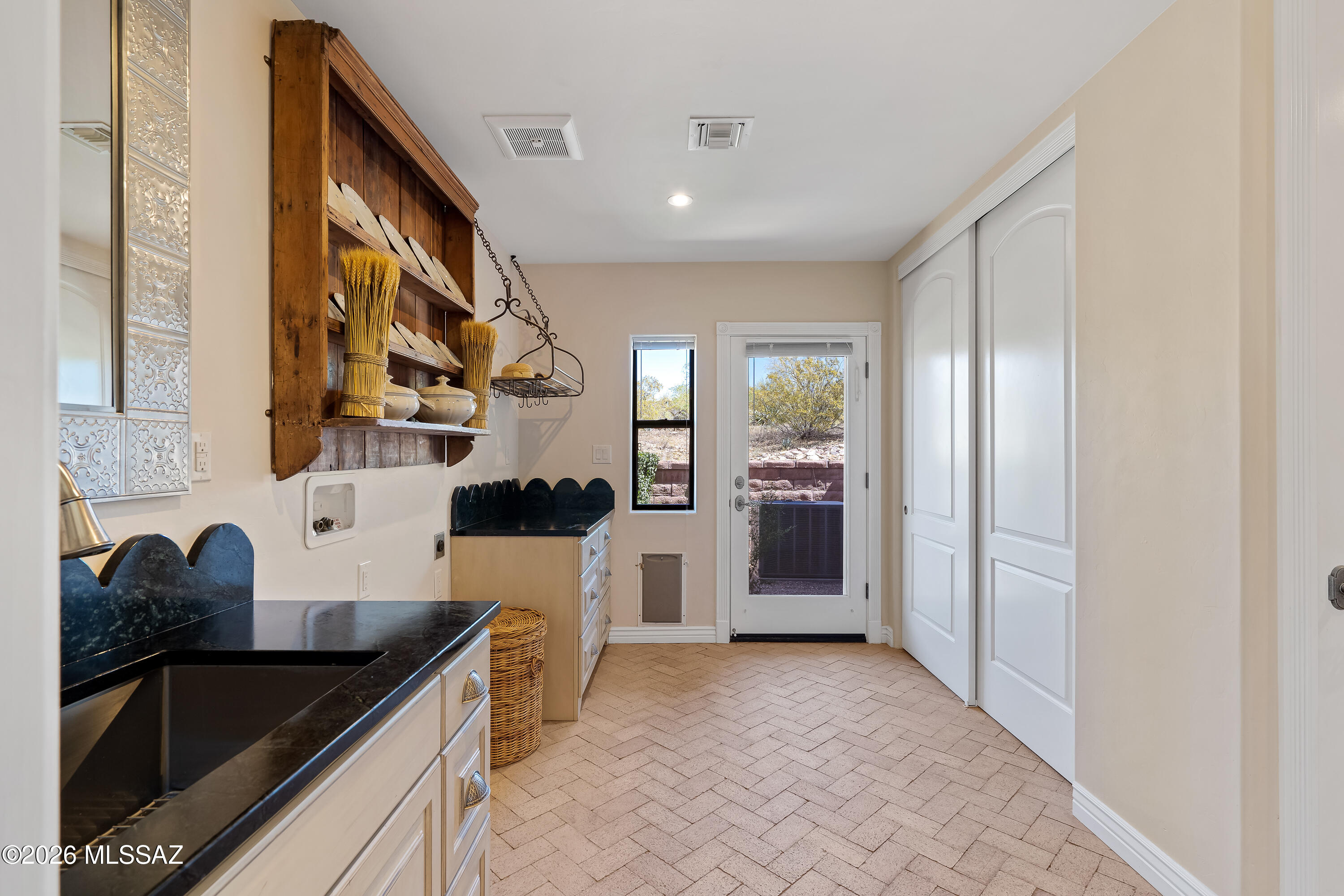 455 N Avenida Aguila